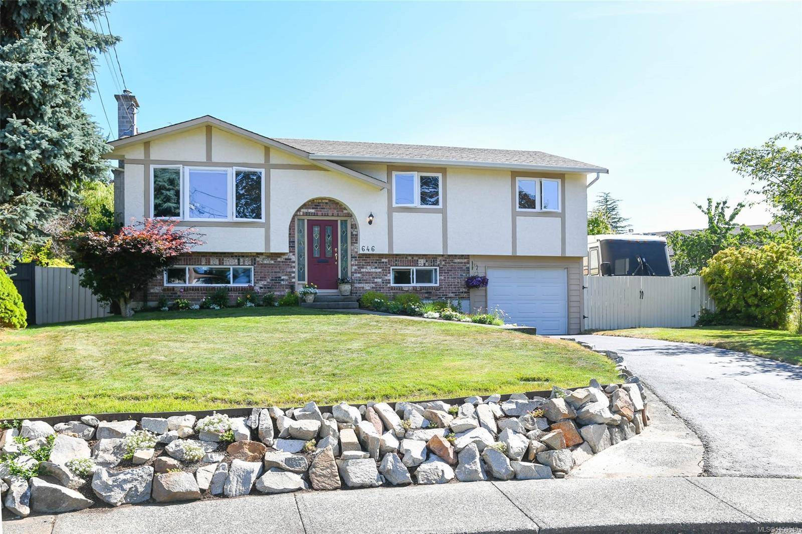 Comox, BC V9M 3H2,646 Summit Pl