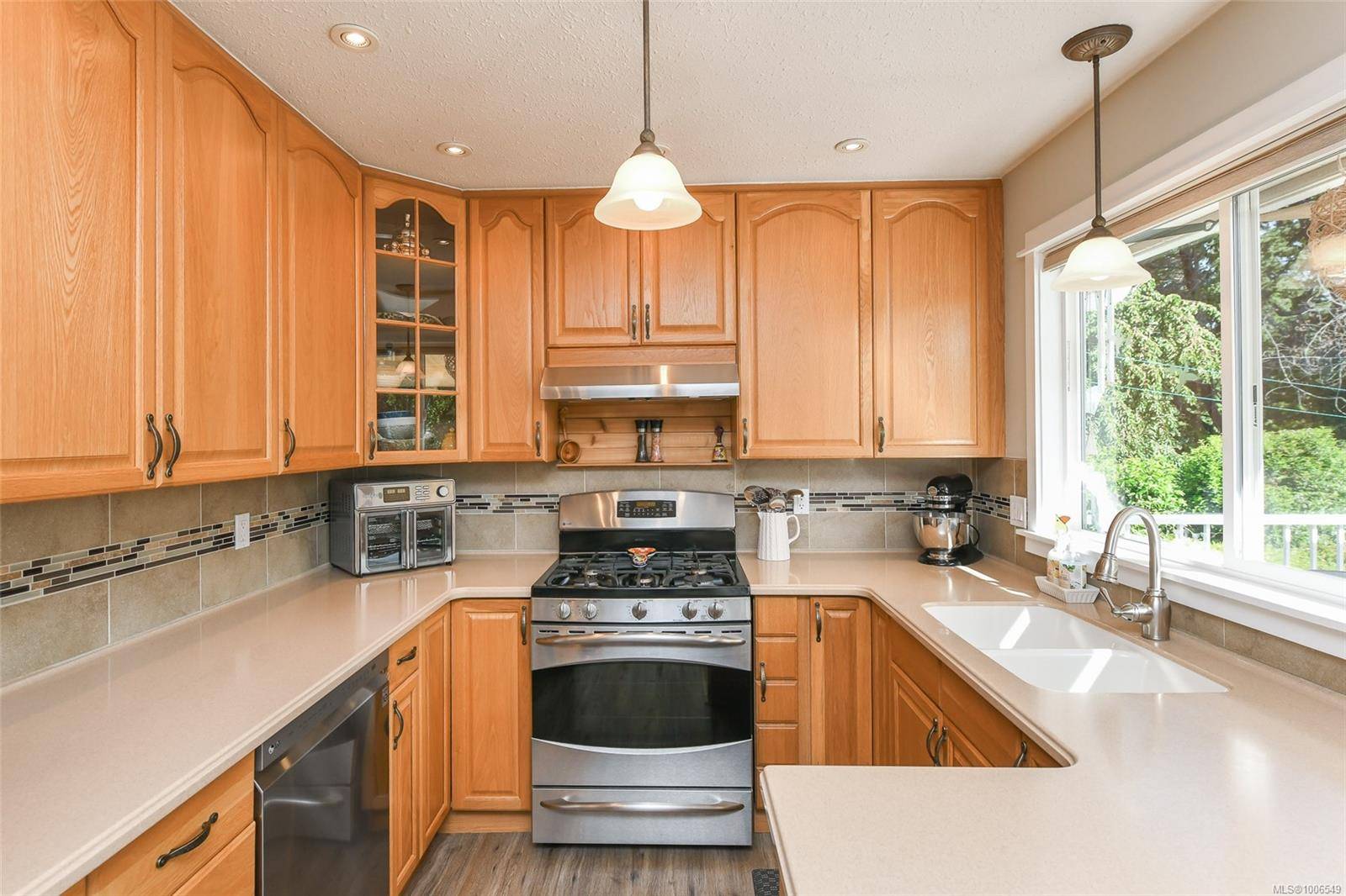 Comox, BC V9M 3H2,646 Summit Pl