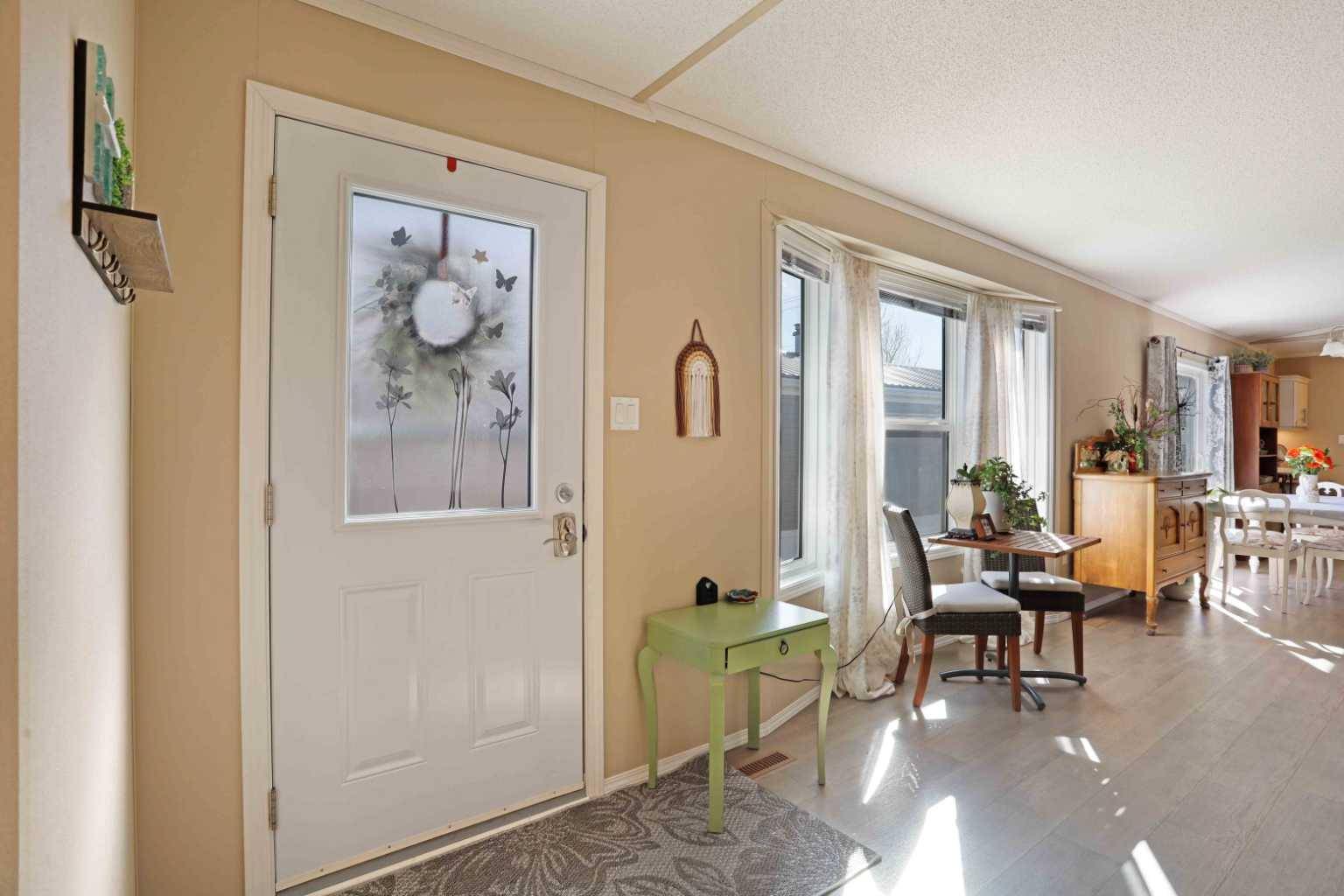 Brooks, AB T1R1h8,15 Maple DR