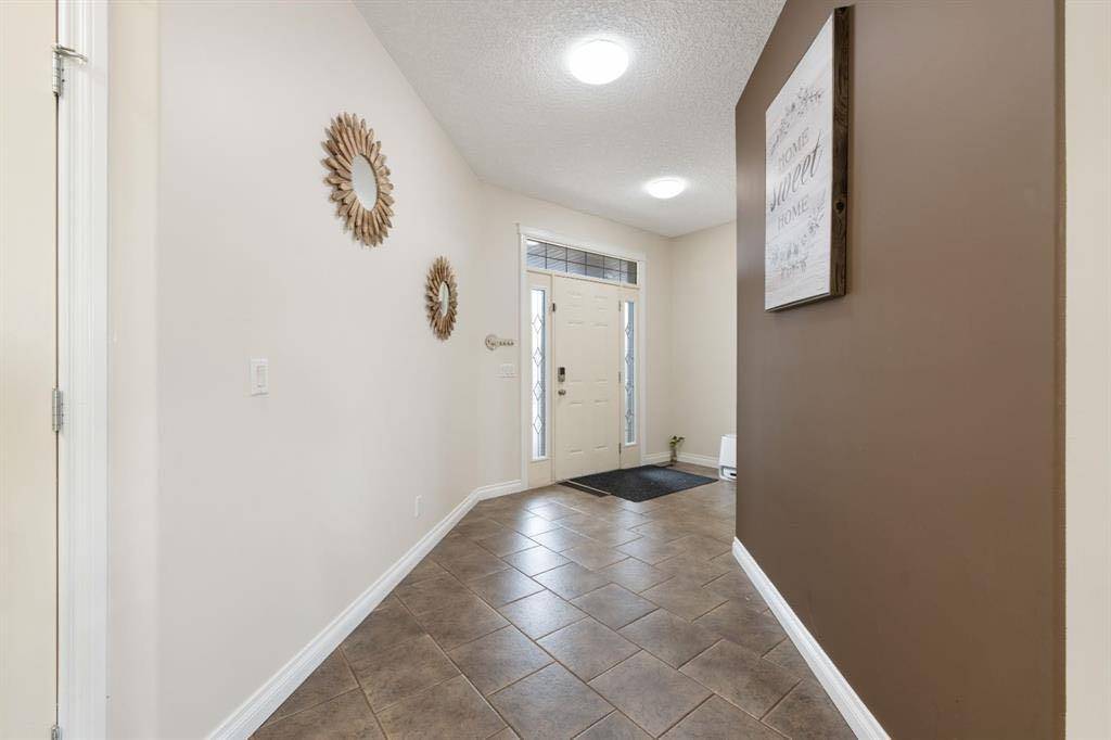 Chestermere, AB T1X1W2,107 East Lake VW