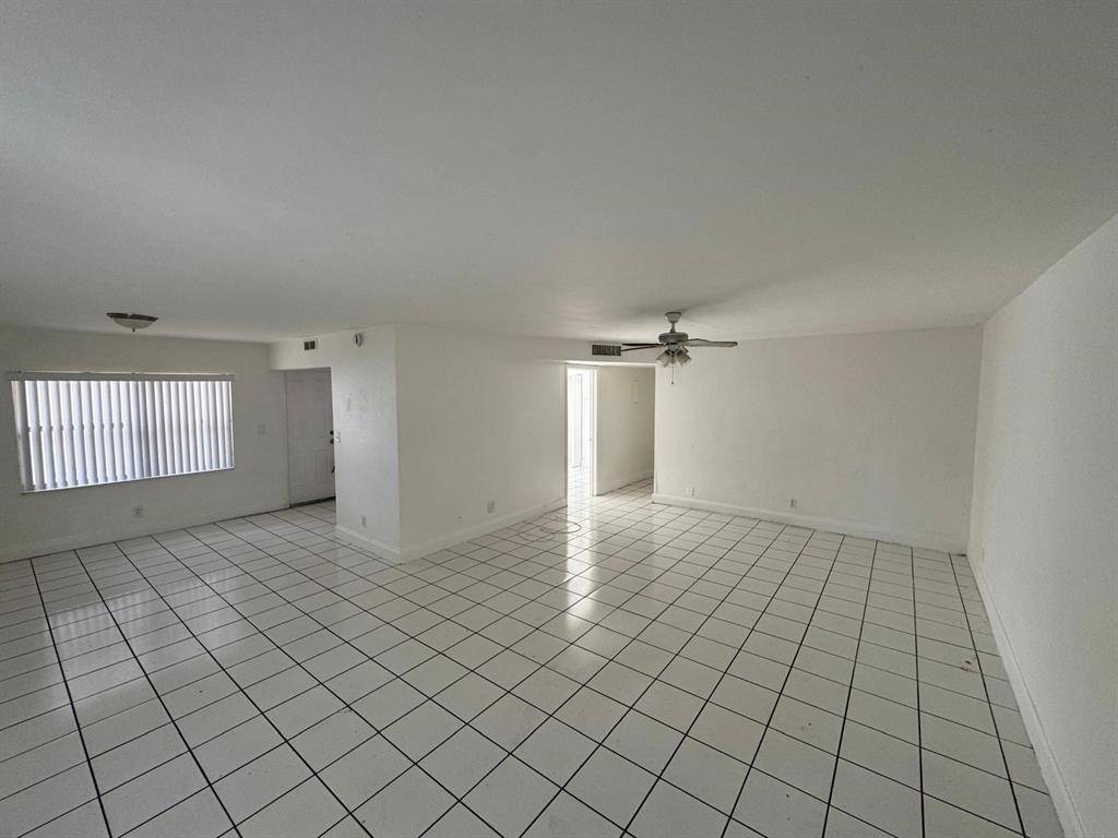 Lauderhill, FL 33313,5201 NW 18th St #1F