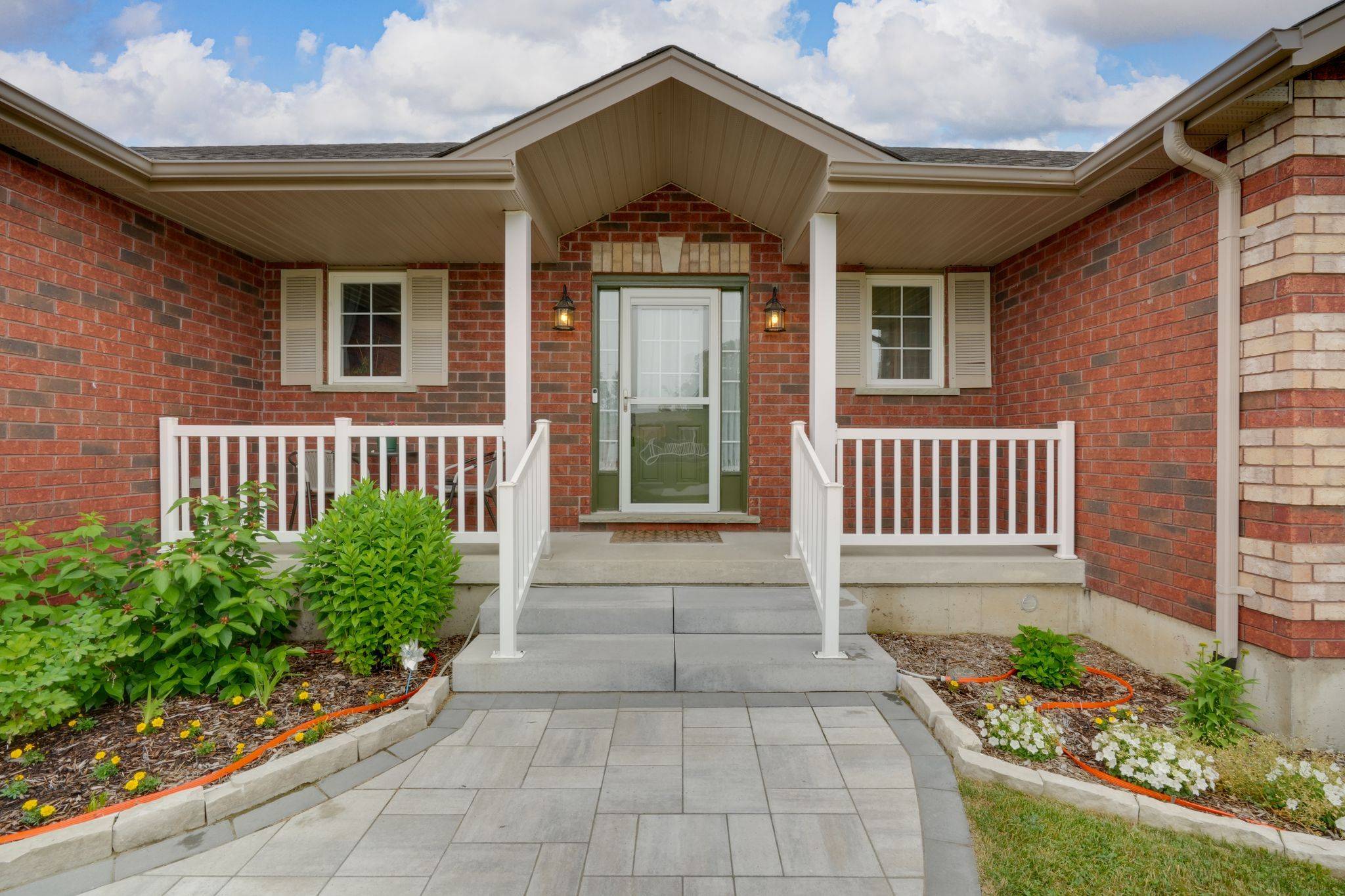 Springwater, ON L2L 2K0,16 O'neill CIR