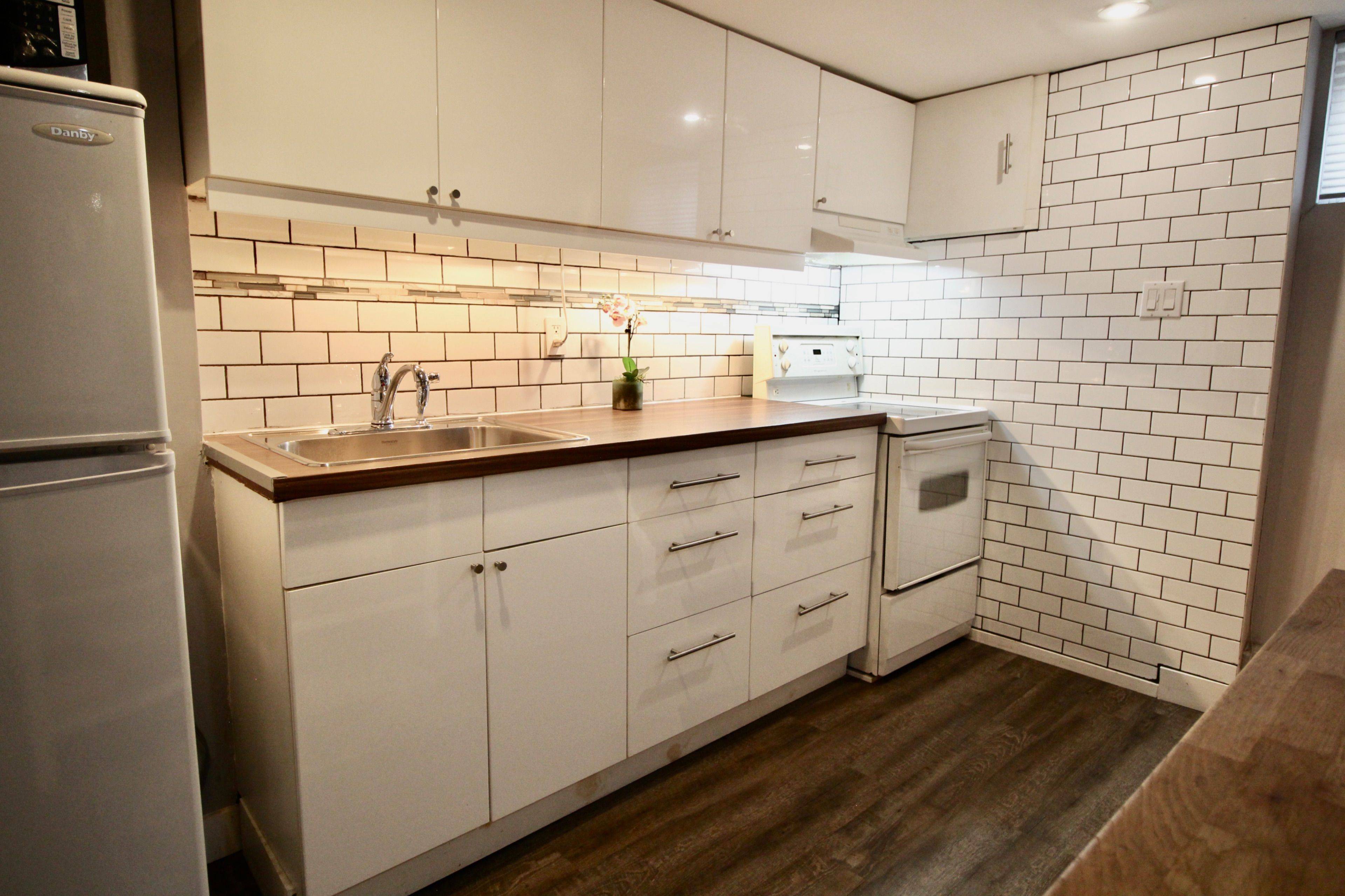 Toronto W02, ON M6P 3A5,170 Fairview AVE #Lower