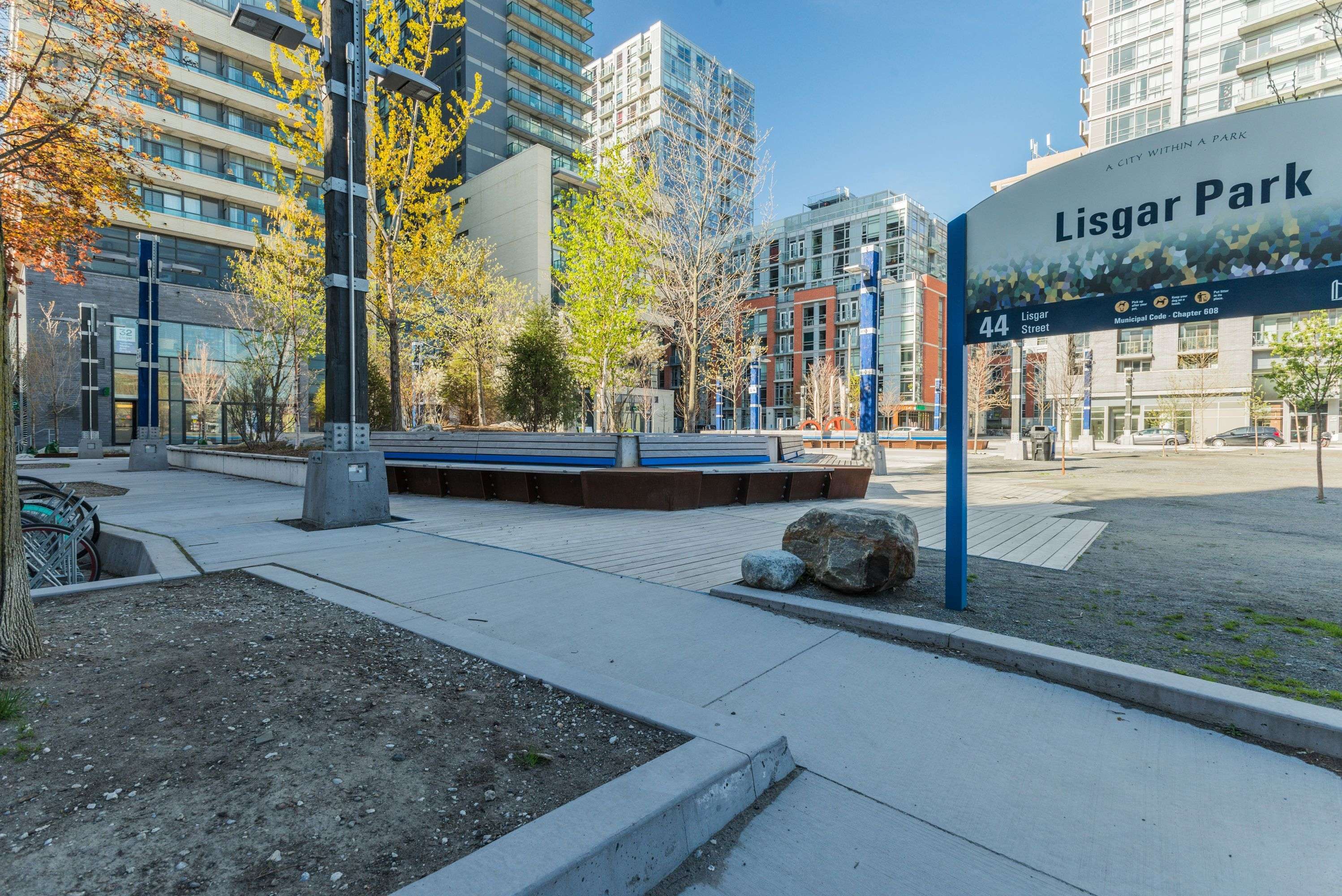 Toronto C01, ON M6J 0C7,36 Lisgar ST #812W