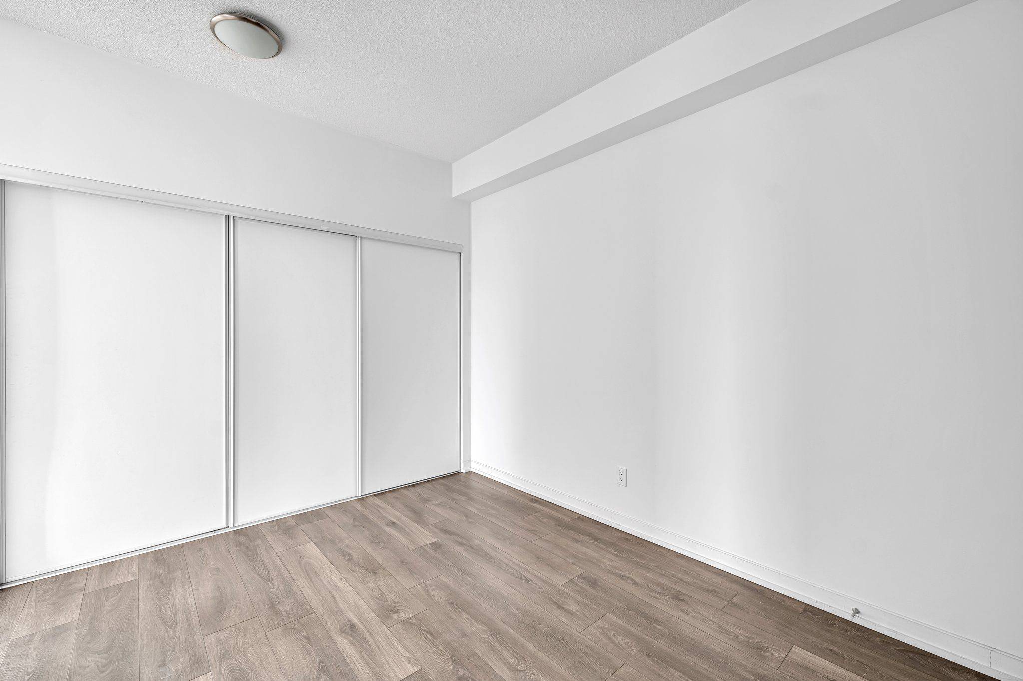 Toronto C15, ON M2J 1M5,36 Forest Manor RD #805