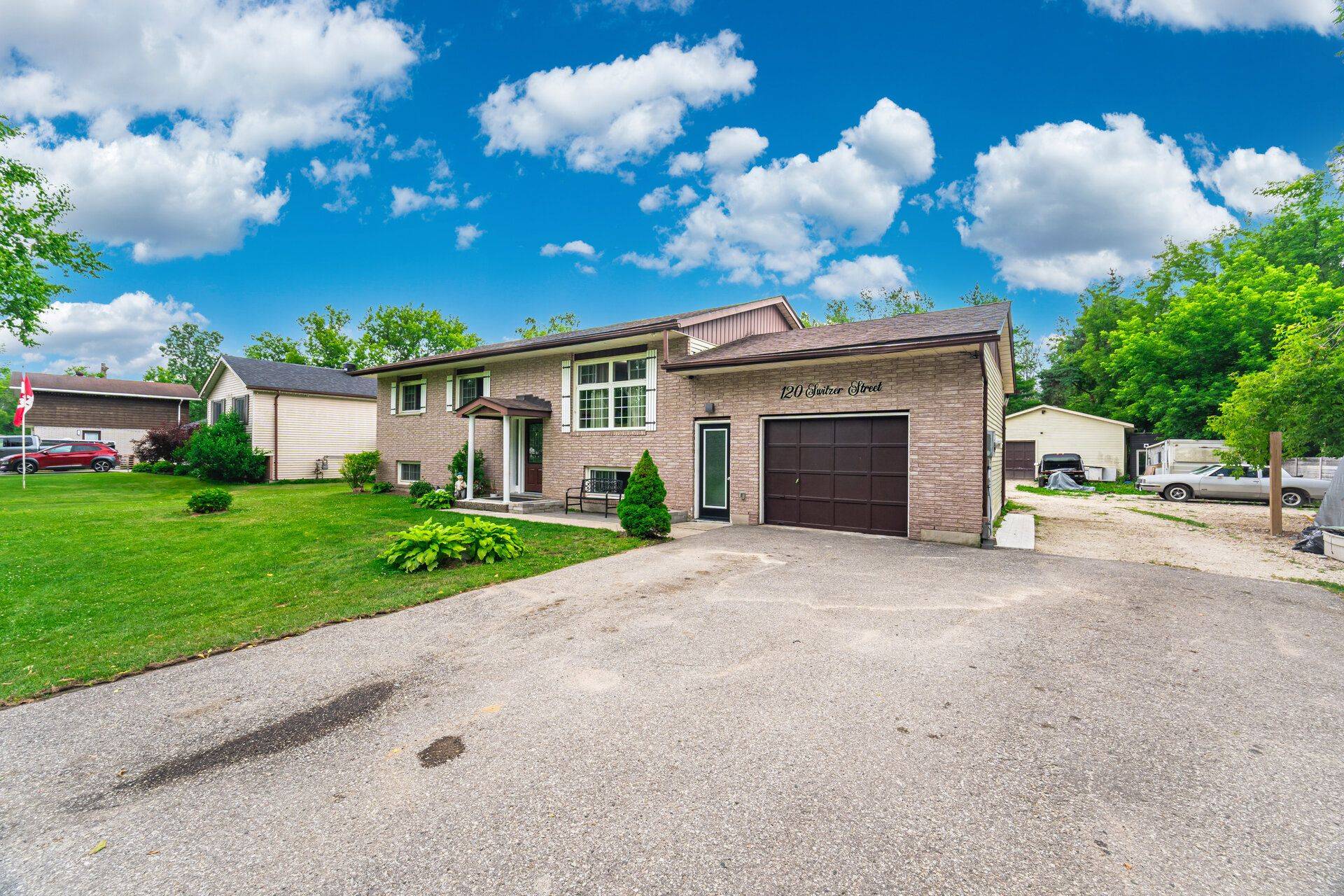 Clearview, ON L0M 1N0,120 Switzer ST