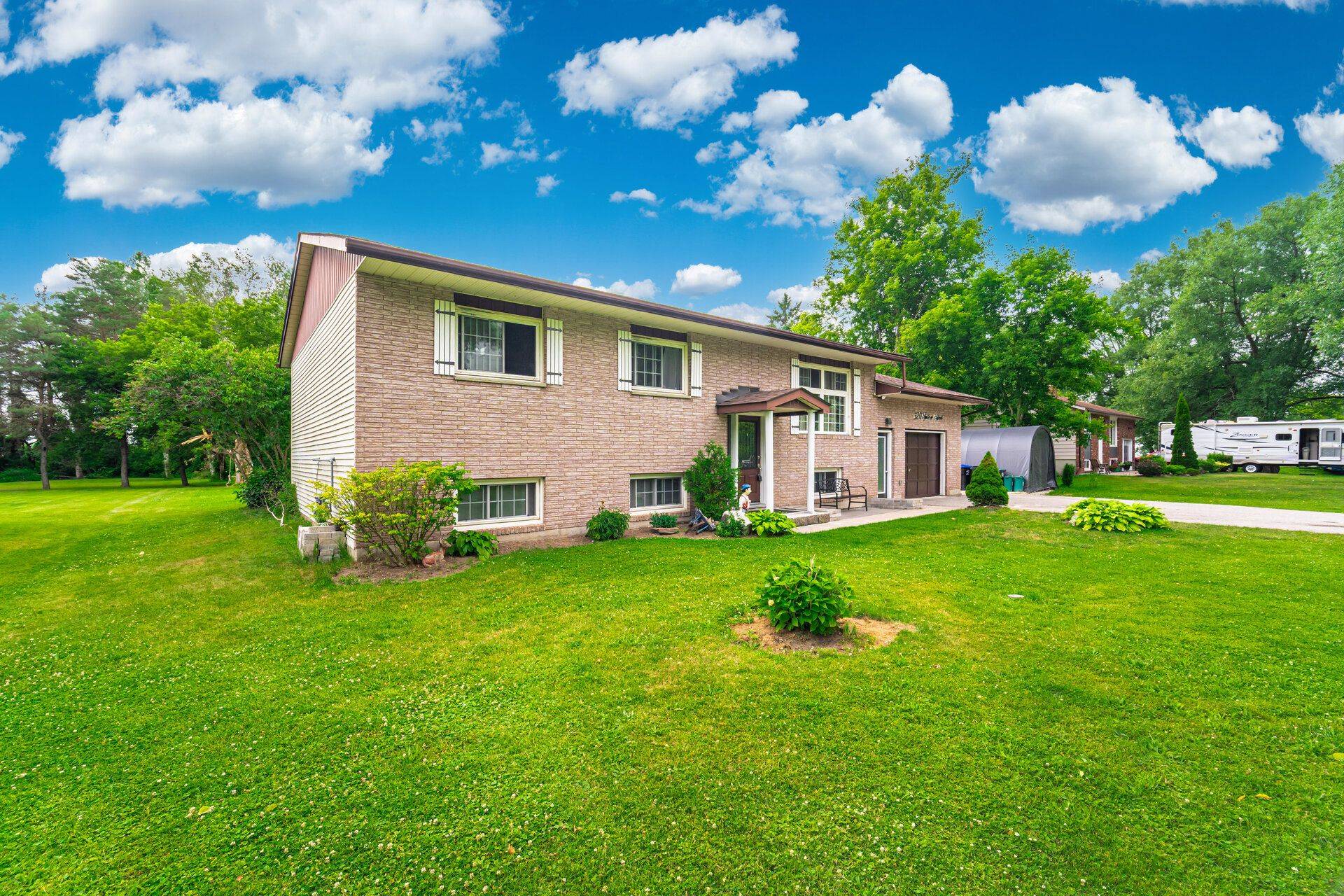 Clearview, ON L0M 1N0,120 Switzer ST