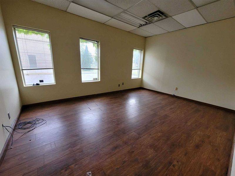 Mississauga, ON L5T 1V9,1611 Courtneypark DR E