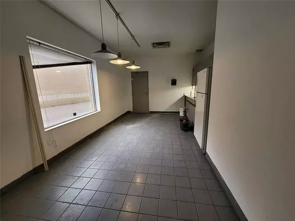 Mississauga, ON L5T 1V9,1611 Courtneypark DR E