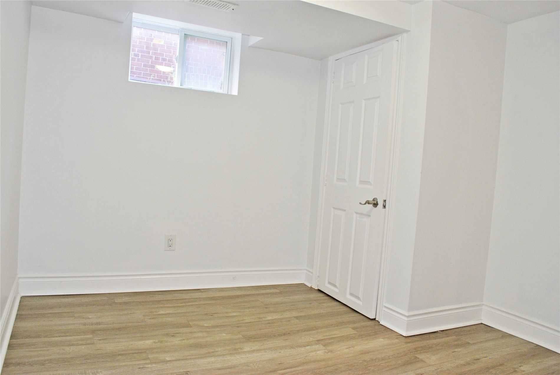 Toronto E03, ON M4B 2J4,985 Victoria Park AVE #Bsmt 1+1