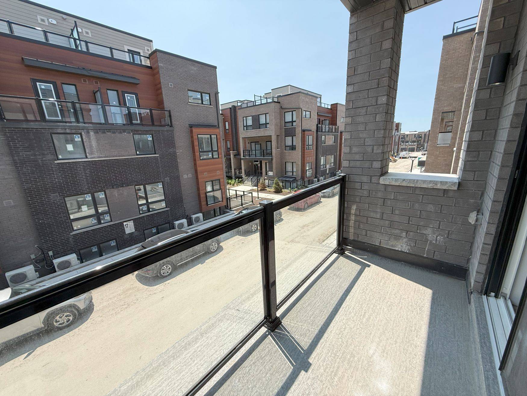 Newmarket, ON L3Y 0H4,18 Lytham Green CIR #34