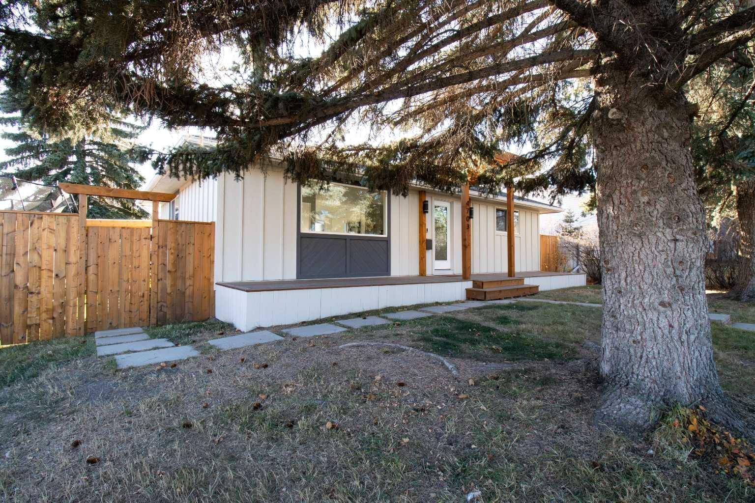 Calgary, AB T3E 0R3,4703 26 AVE Southwest