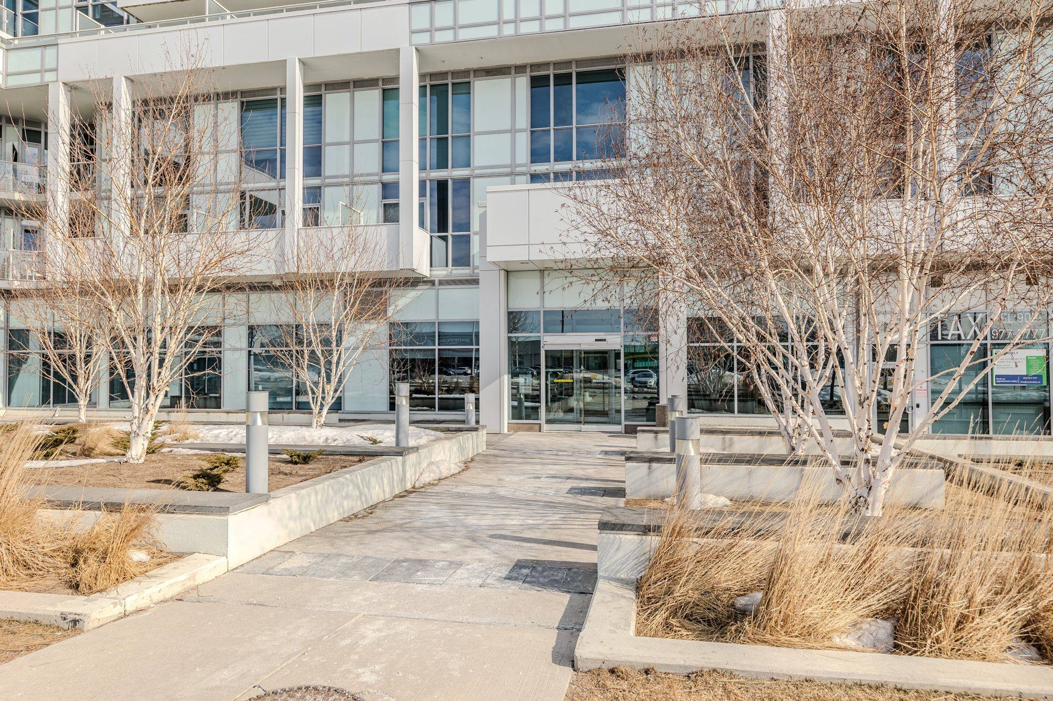 Oakville, ON L6K 3V5,65 Speers RD #1002