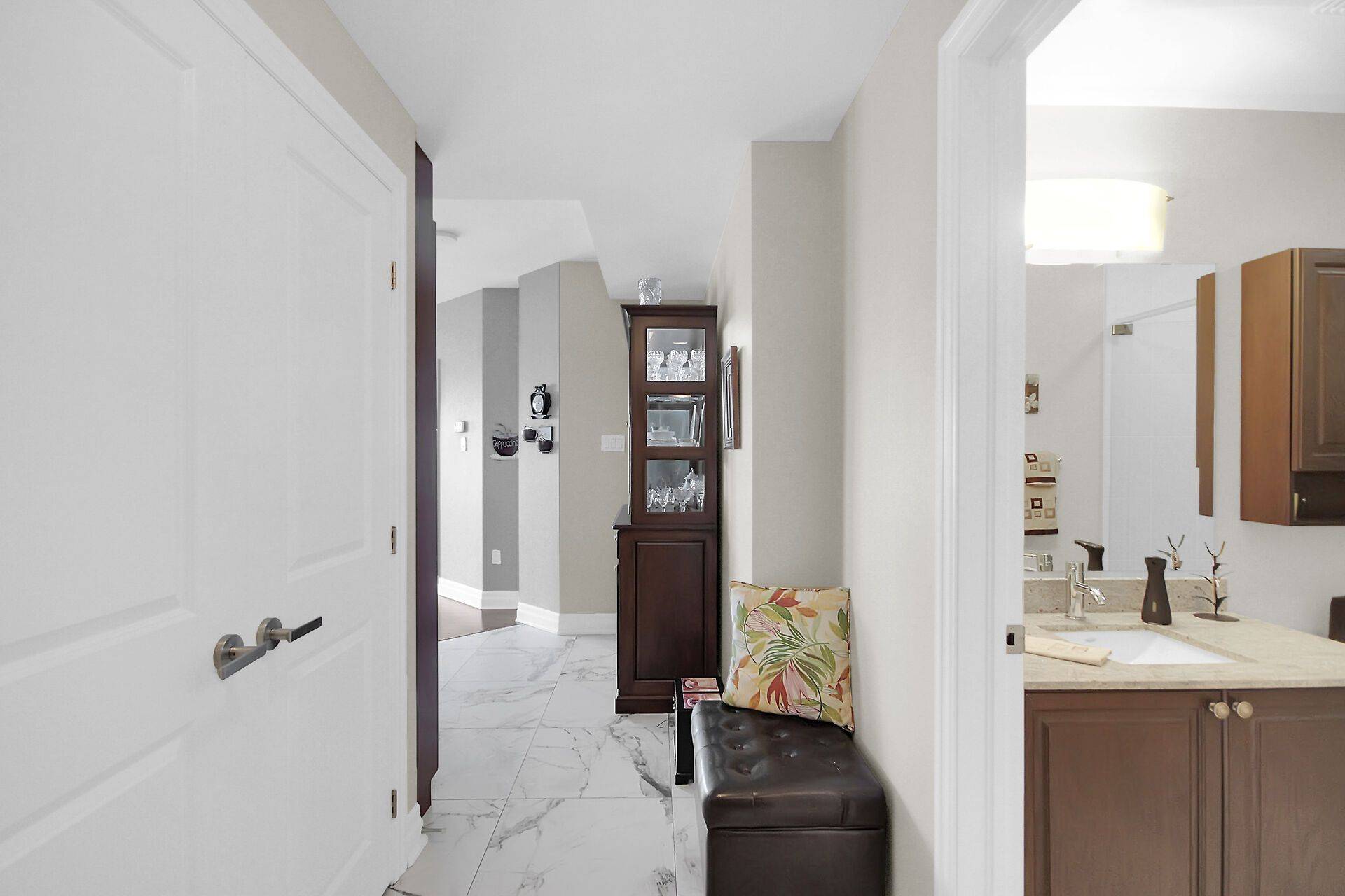 Vanier And Kingsview Park, ON K1L 0A9,90 Landry ST #1104