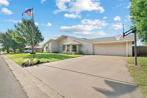 Lindsay, TX 76250,516 Henry Street