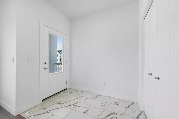 Calgary, AB T3S 0E9,7589 202 AVE SE