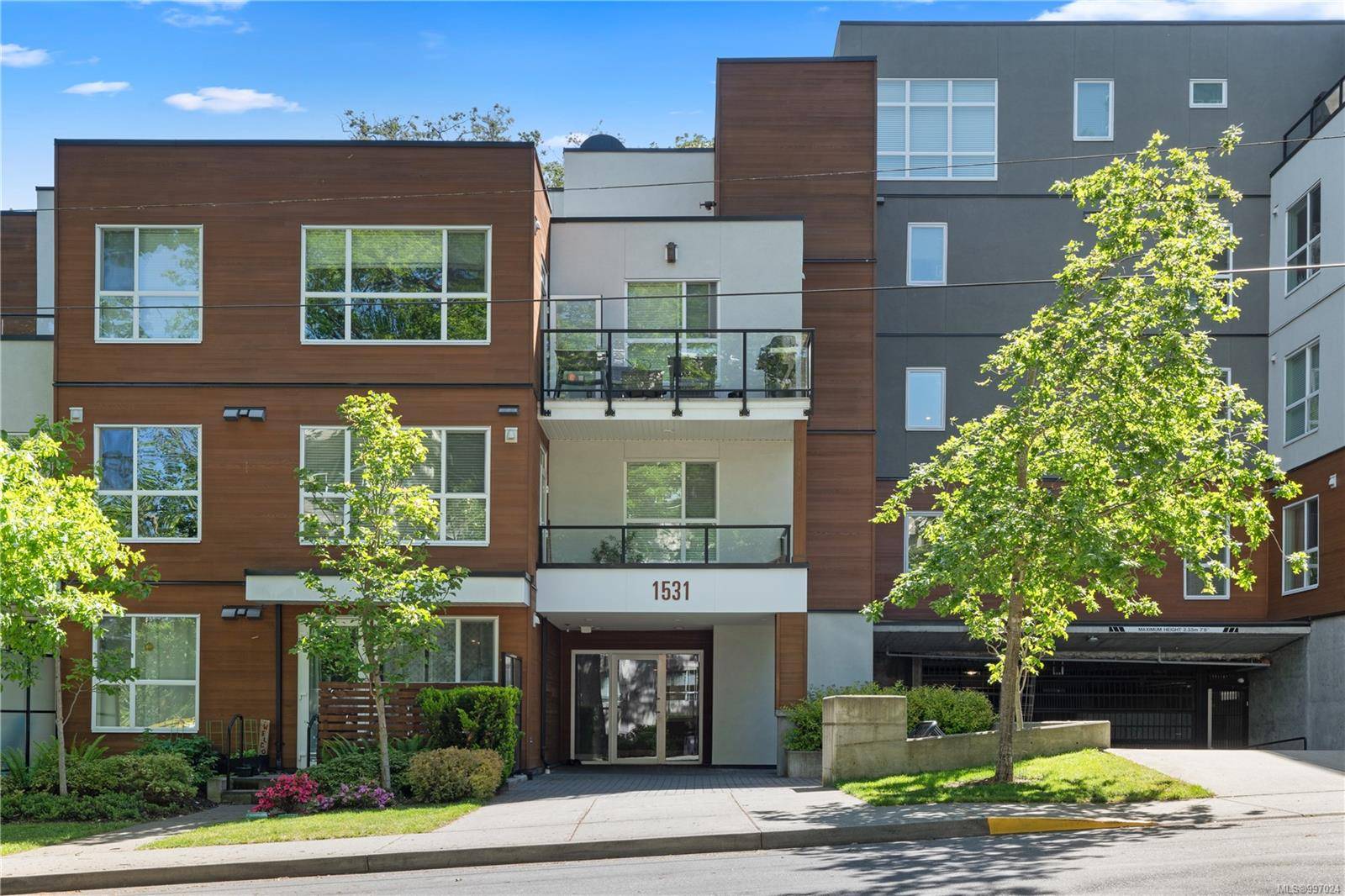 Victoria, BC V8R 3X9,1531 Elford St #301
