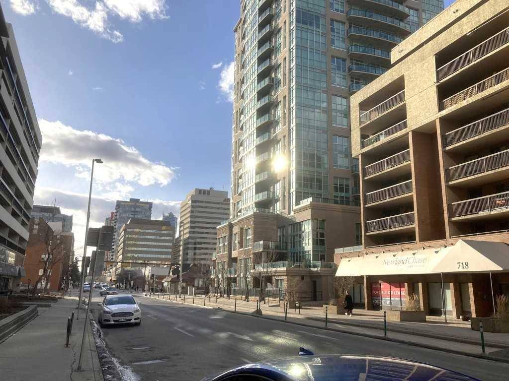 Calgary, AB T2R 0H7,718 12 AVE SW #406