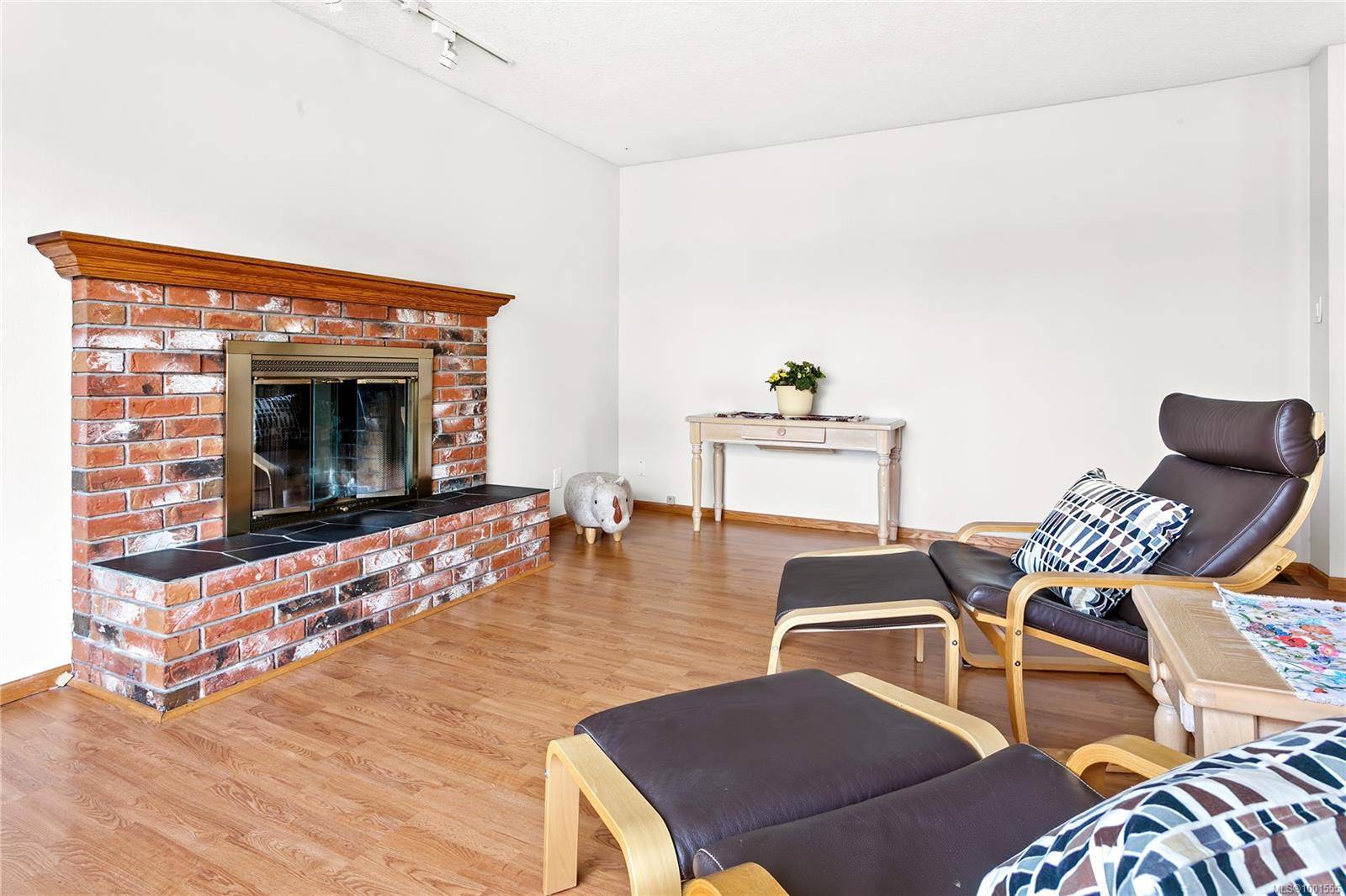 Saanich, BC V8N 4Z3,4378 Fieldmont Pl