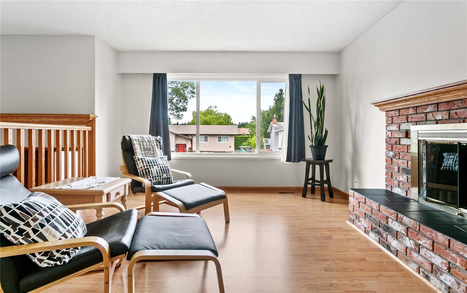 Saanich, BC V8N 4Z3,4378 Fieldmont Pl