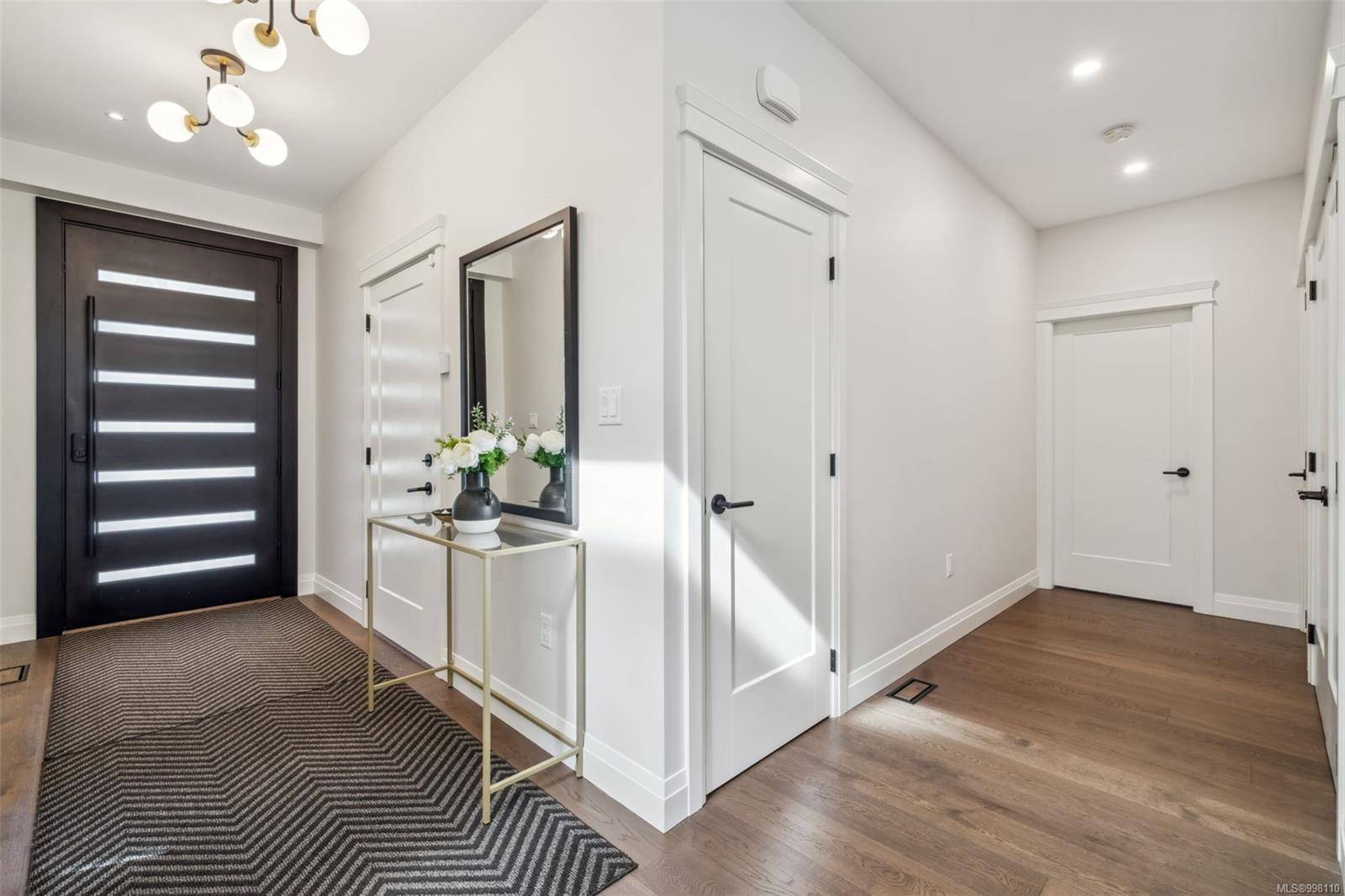 Victoria, BC V8R 1X1,1715 Coronation Ave