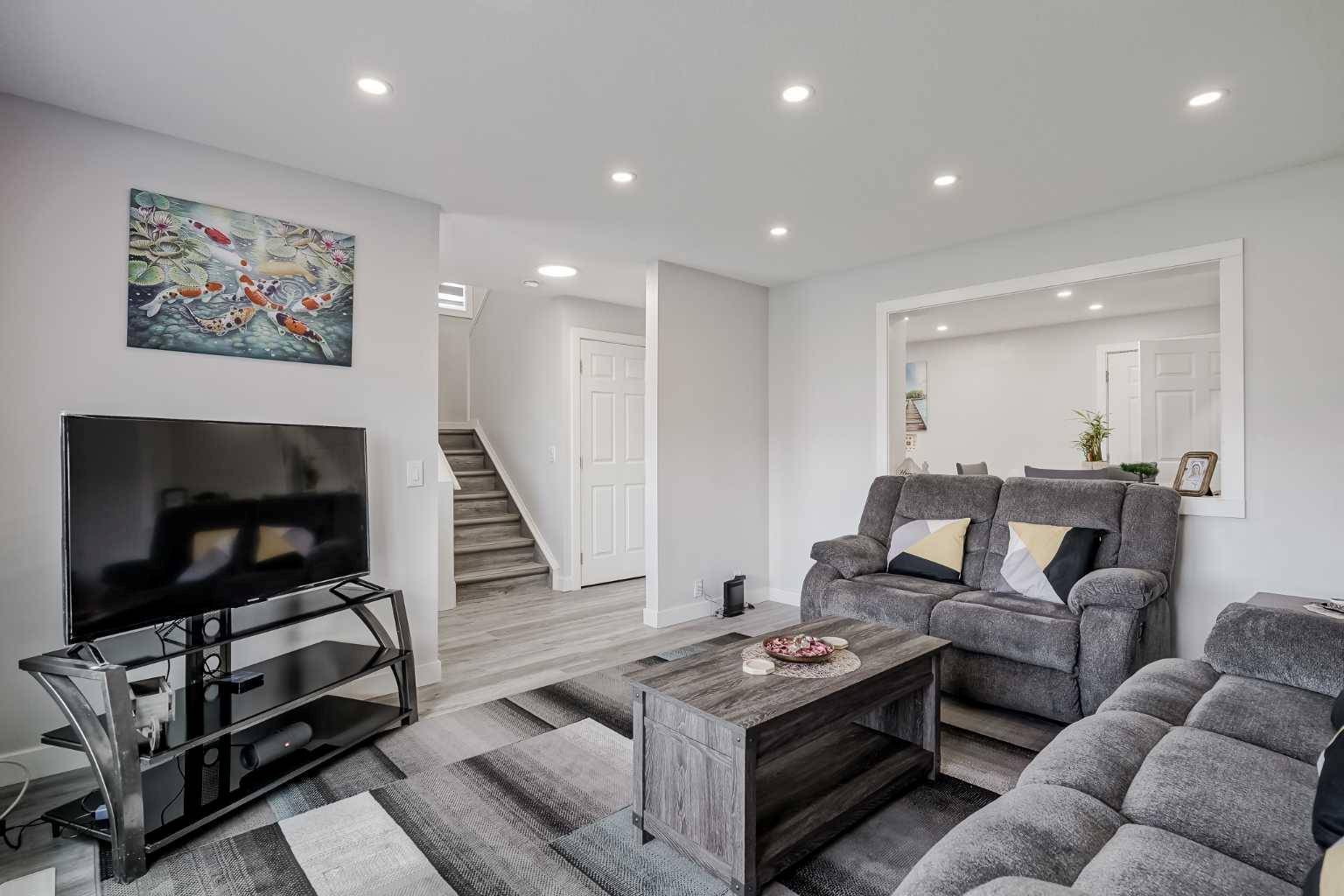 Calgary, AB T2A6V8,83 Aberdare RD NE