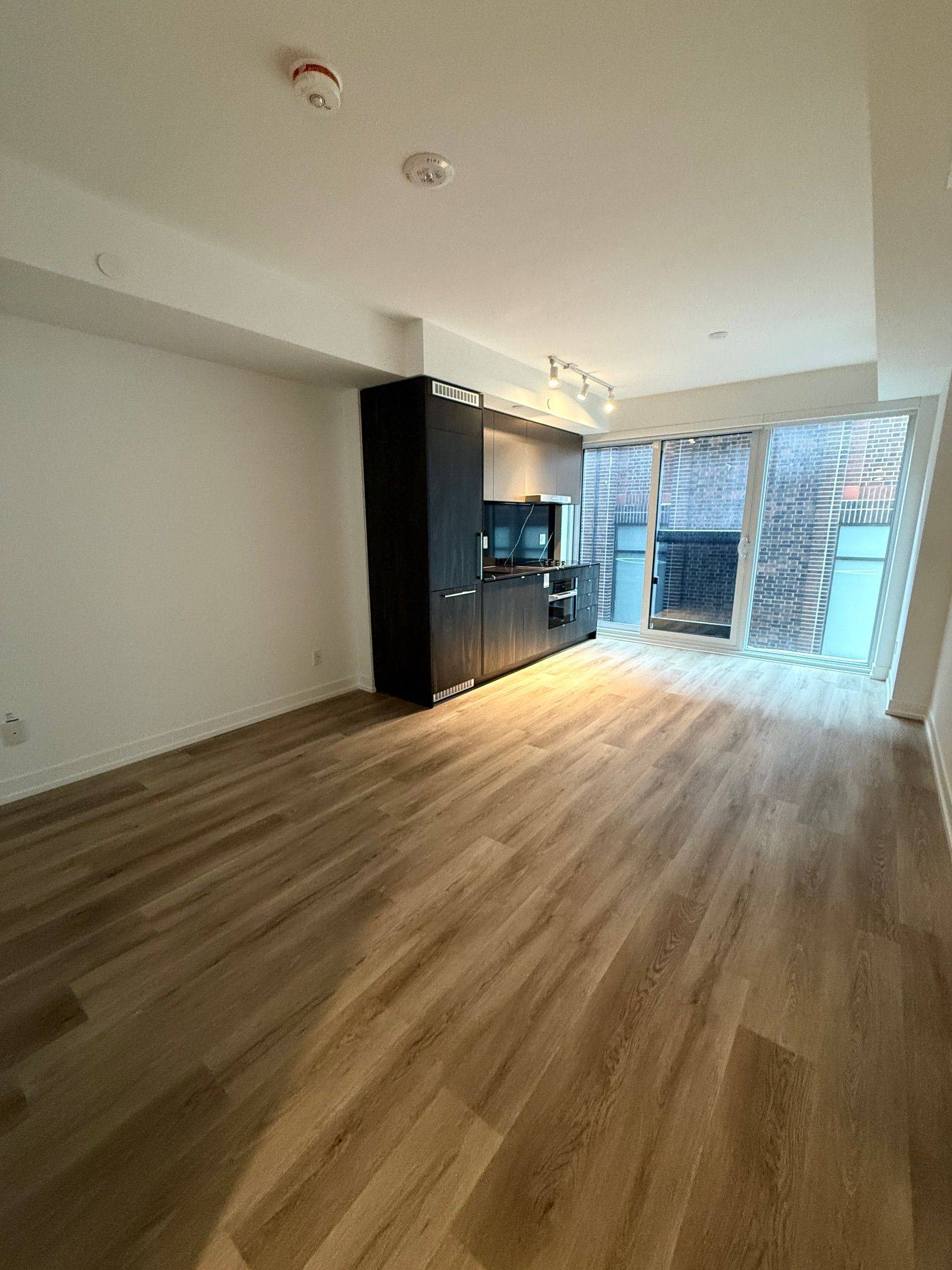 Toronto C09, ON M4W 2G4,771 Yonge ST #811