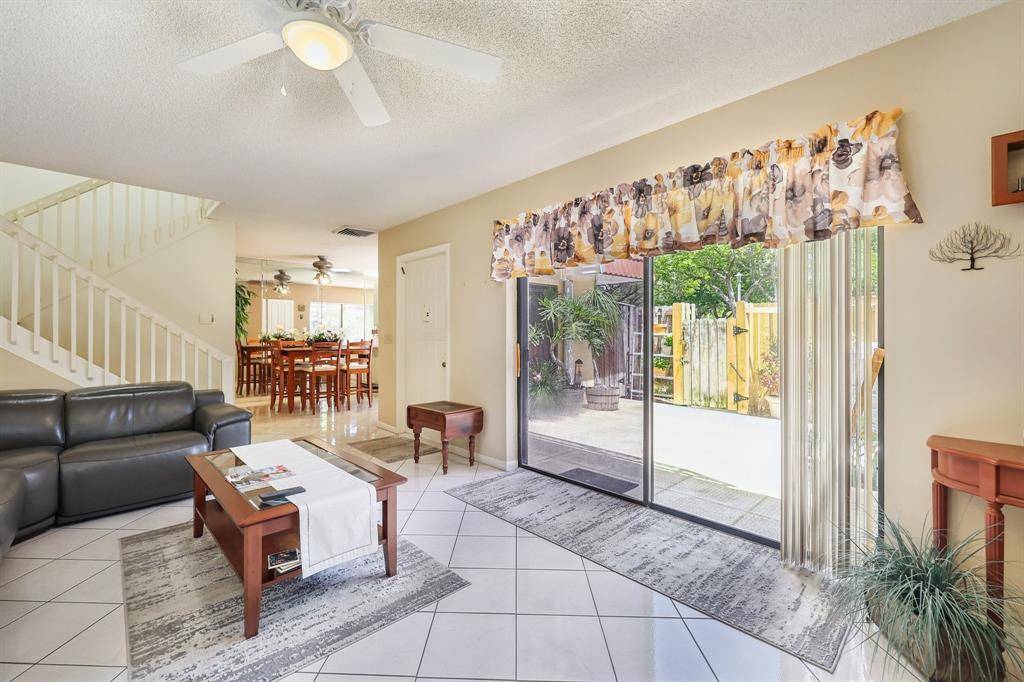 Plantation, FL 33324,9890 NW 6th Ct