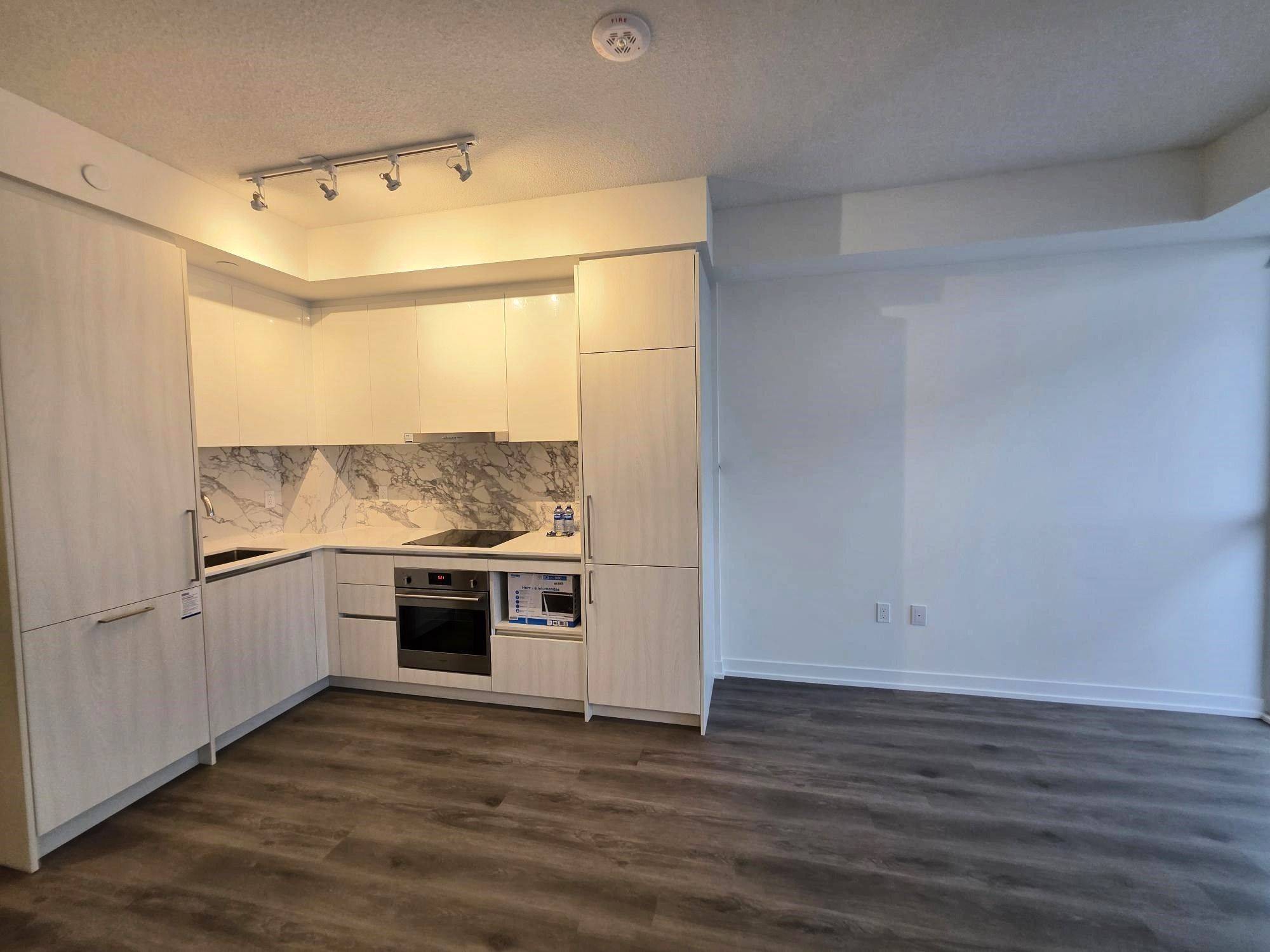 Vaughan, ON L4K 5C3,225 Commerce ST #4801