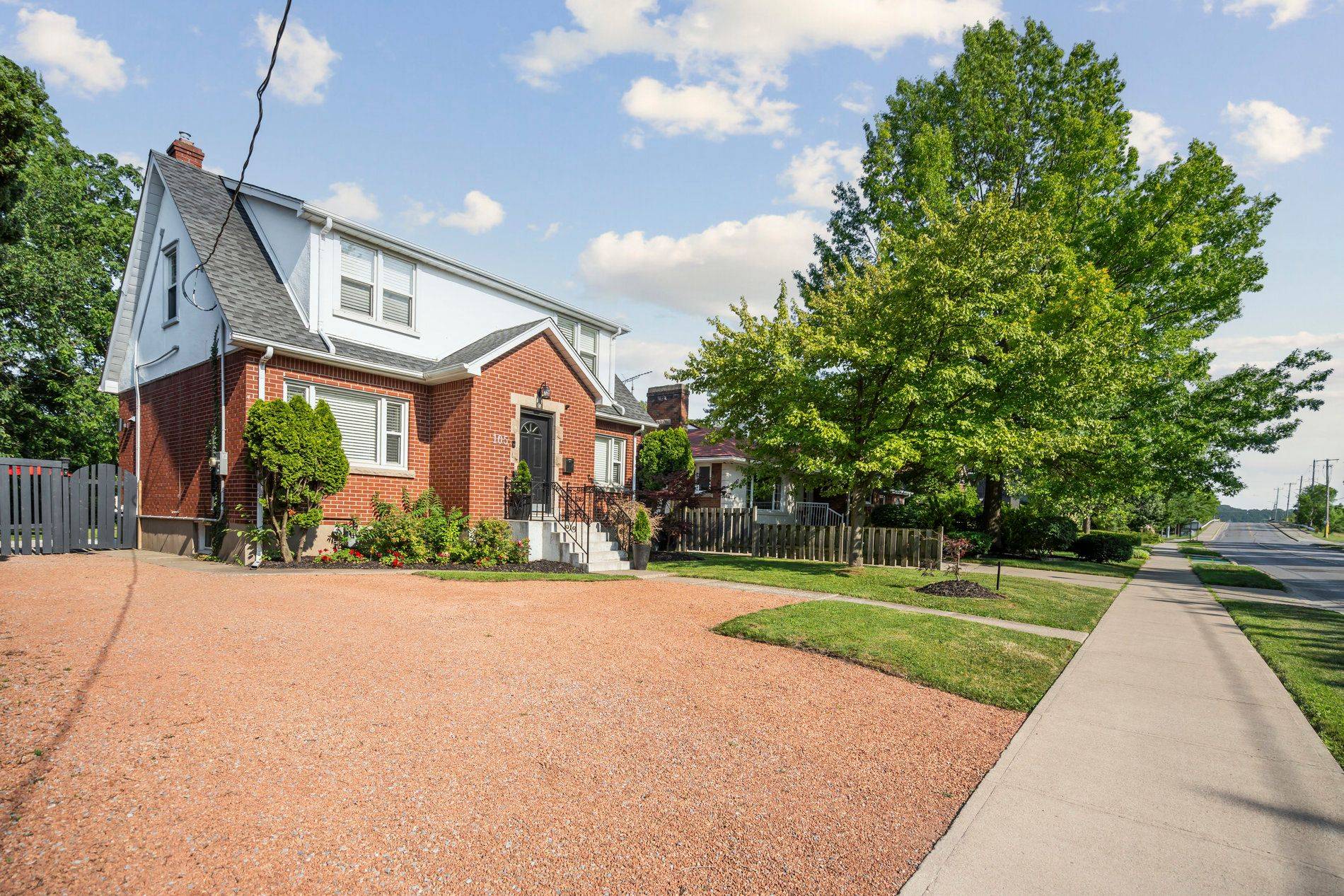 105 Glenridge AVE #Upper, St. Catharines, ON L2R 4X5