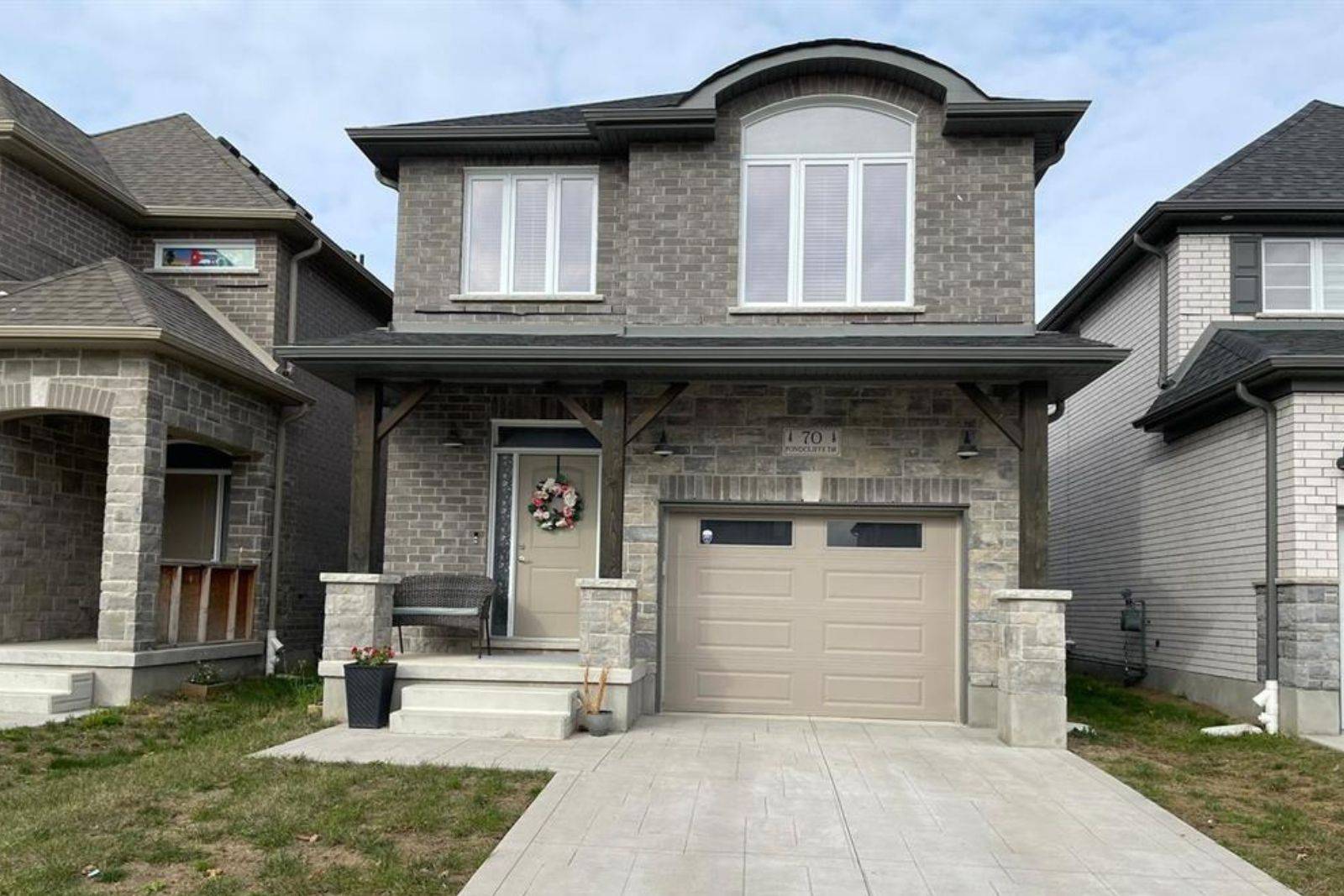 70 Pondcliffe DR, Kitchener, ON N2R 0M3