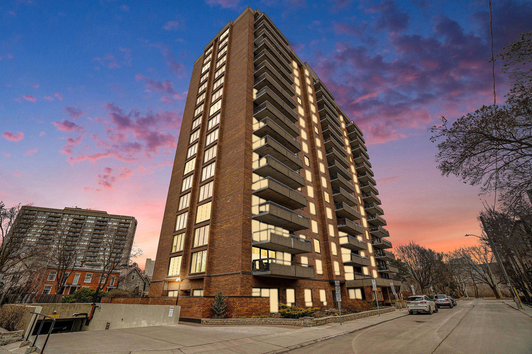 20 The Driveway DR #905, Ottawa Centre, ON K2P 1C8