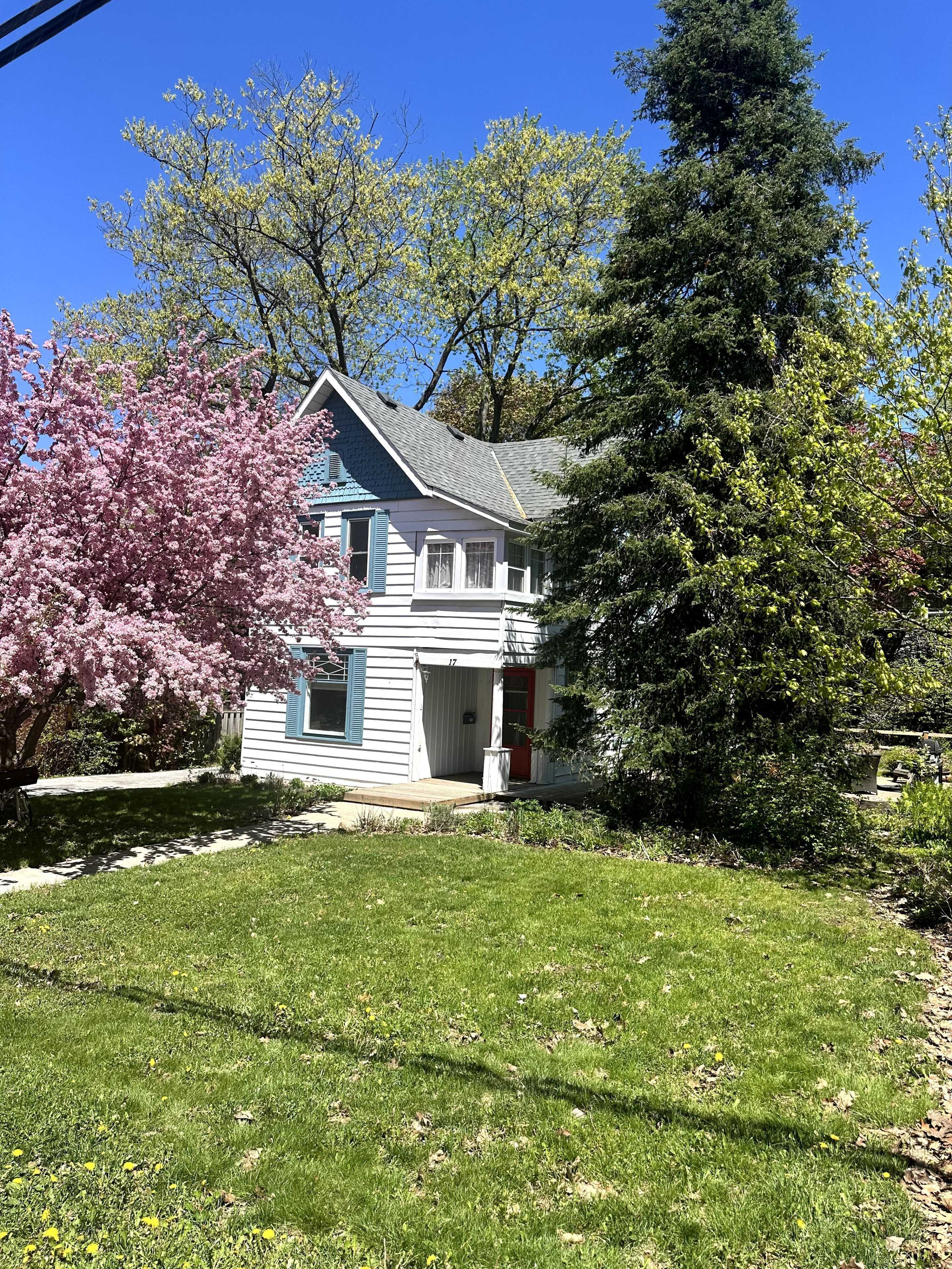 17 Waubeek ST, Parry Sound, ON P2A 1B8
