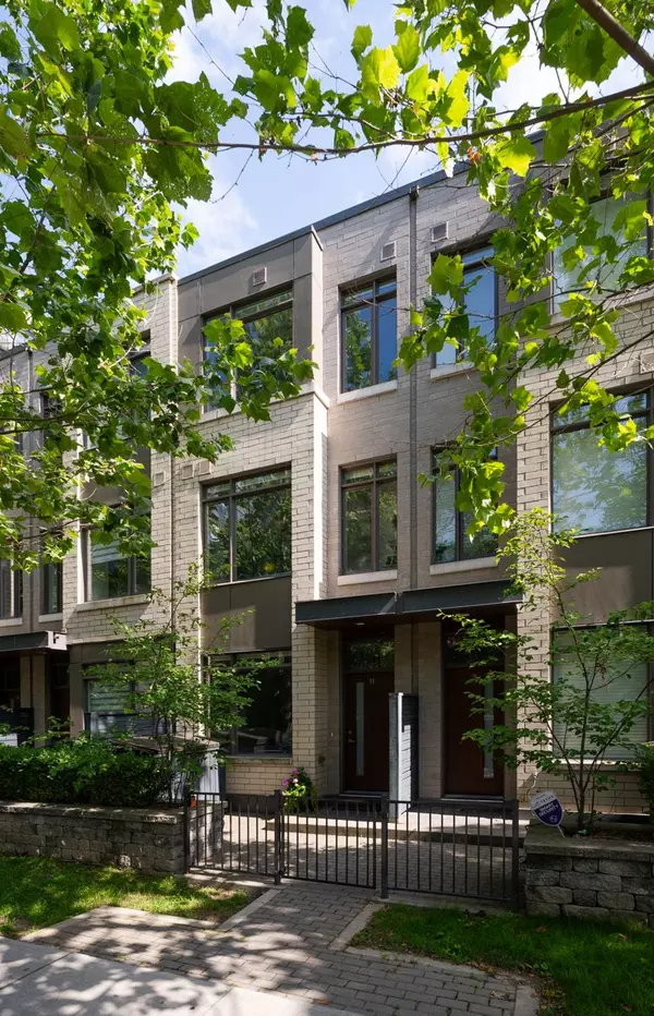 Toronto C08, ON M5A 0P1,11 St Bartholomew ST