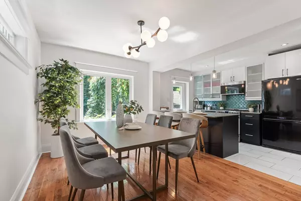 Toronto E02, ON M4L 1X1,41 Robbins AVE