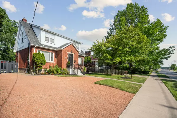 105 Glenridge AVE #Upper, St. Catharines, ON L2R 4X5