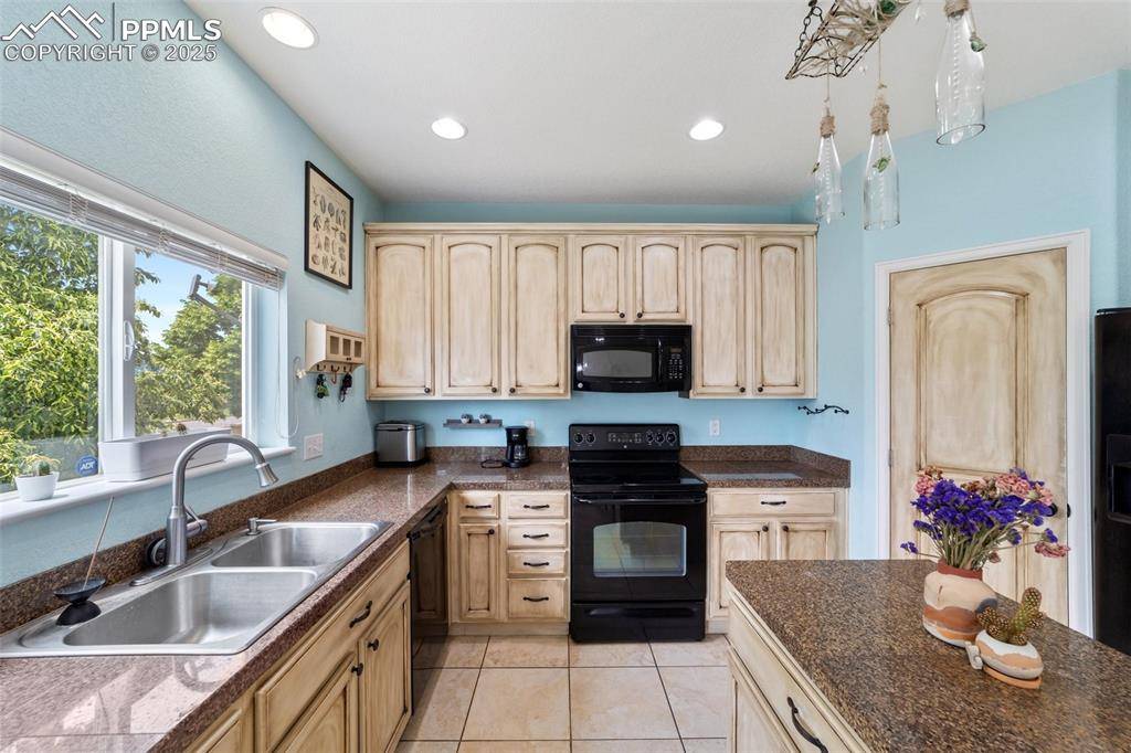 Fountain, CO 80817,8182 Silver Glen DR