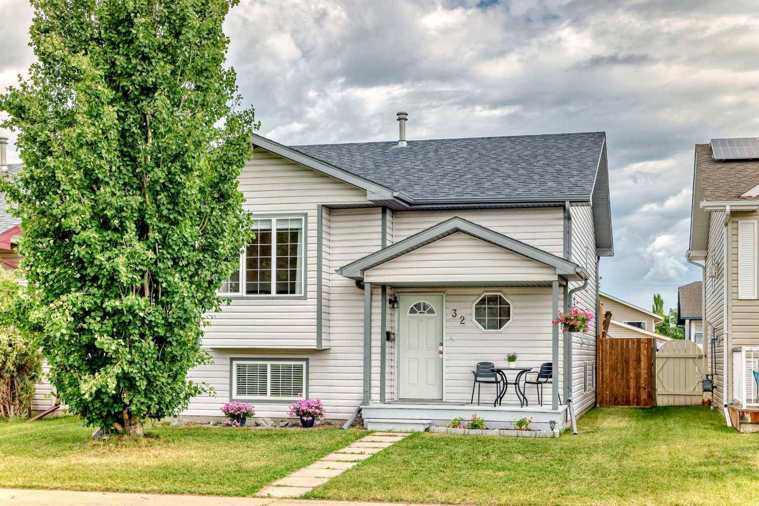 32 Dynes ST, Red Deer, AB T4R 3C3