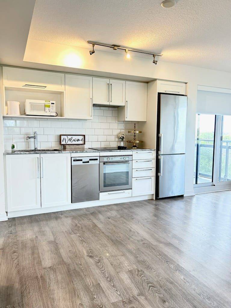 Toronto E07, ON M1S 0L8,275 Village Green SQ #422