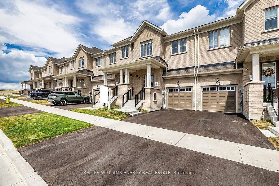Oshawa, ON L1L 0R9,1052 Lockie DR