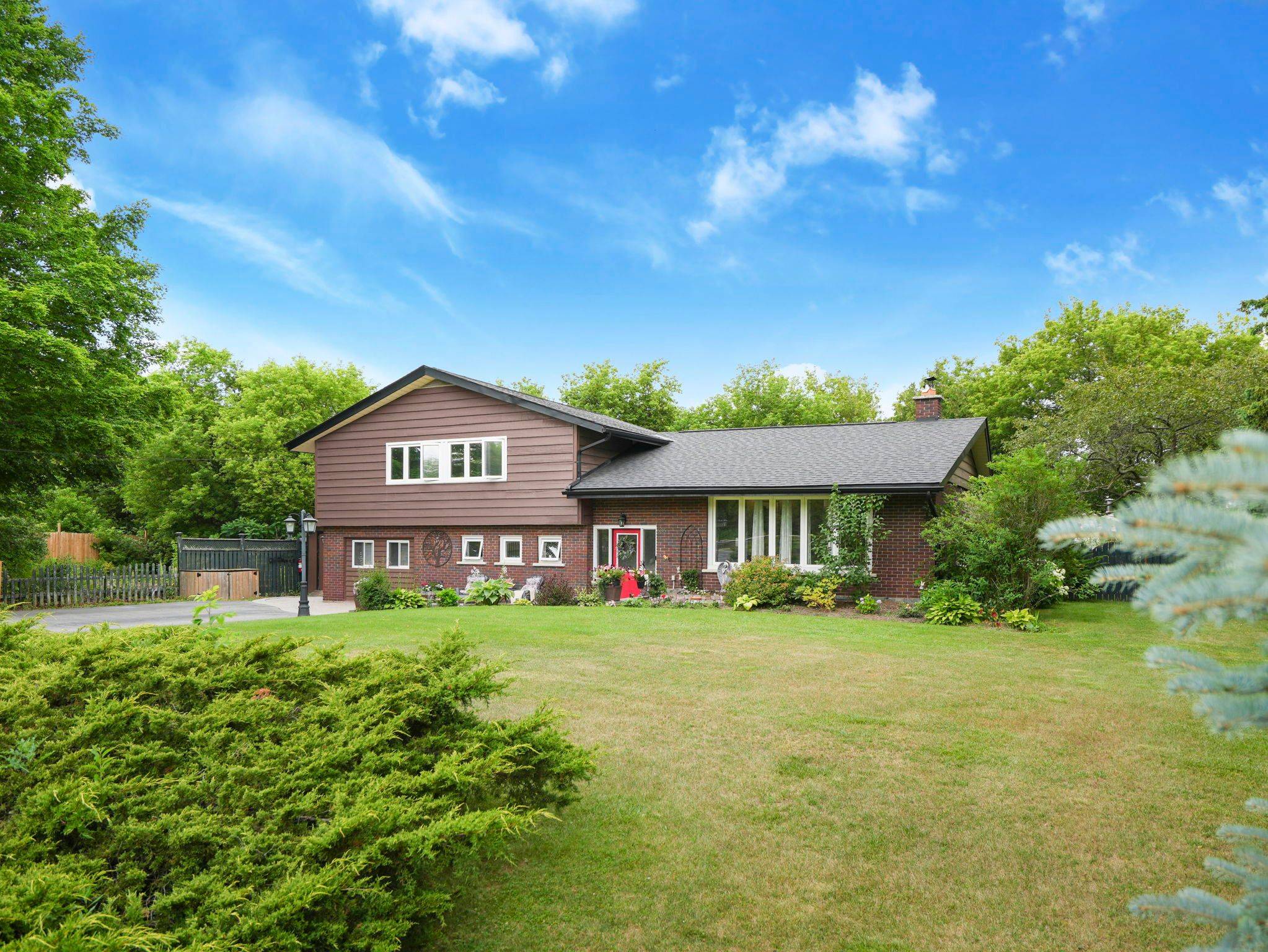 636 Victoria ST E, New Tecumseth, ON L9R 1K1