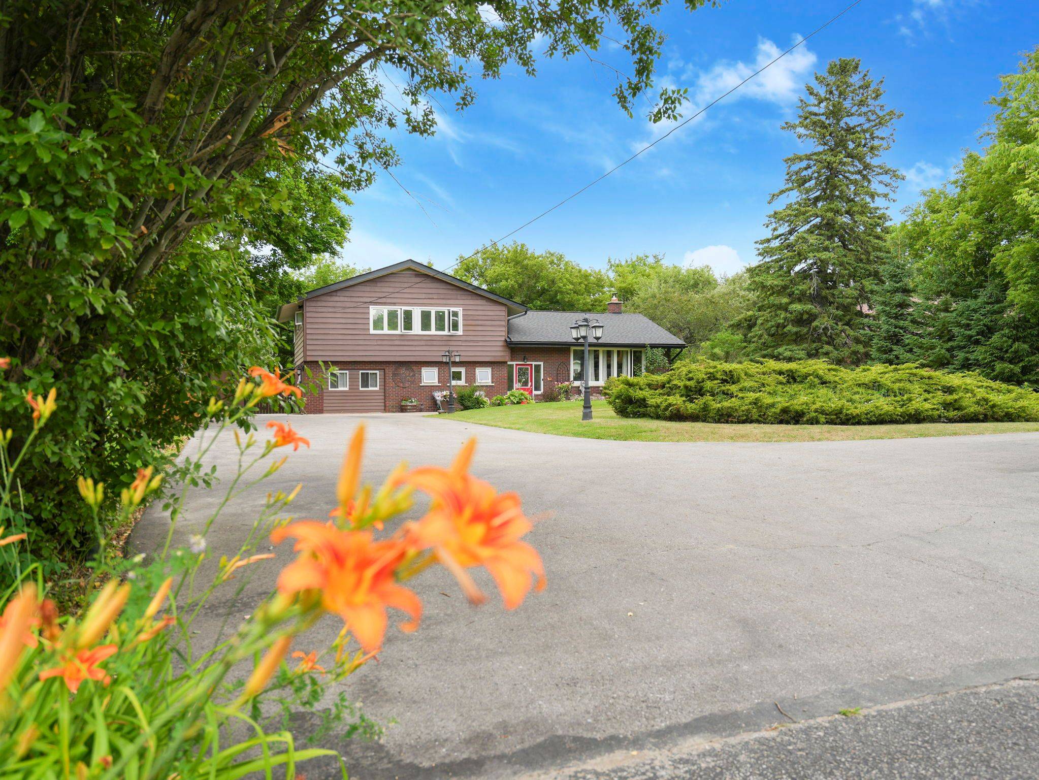 New Tecumseth, ON L9R 1K1,636 Victoria ST E