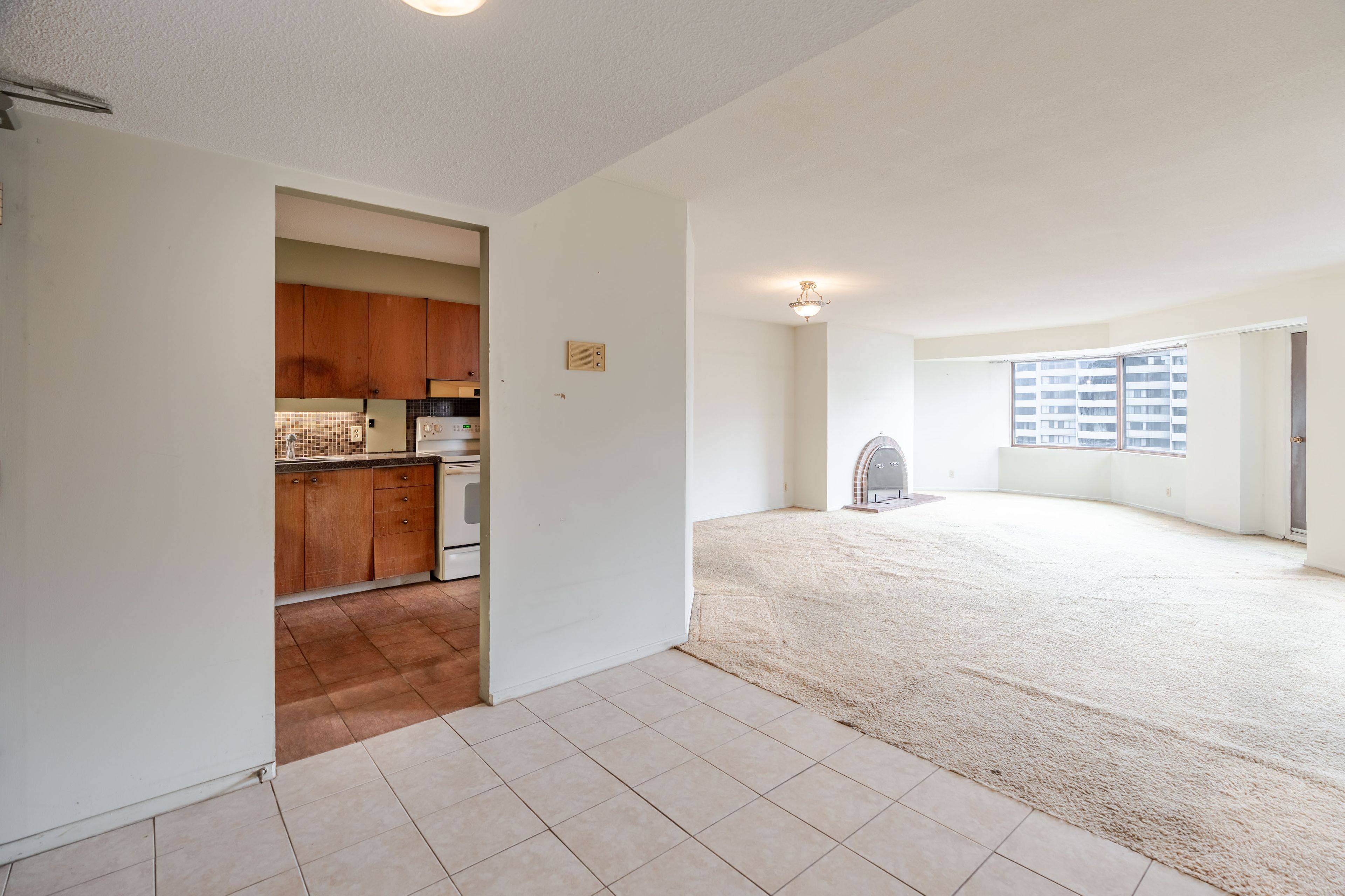 Ottawa Centre, ON K1R 7T2,151 Bay ST #1402
