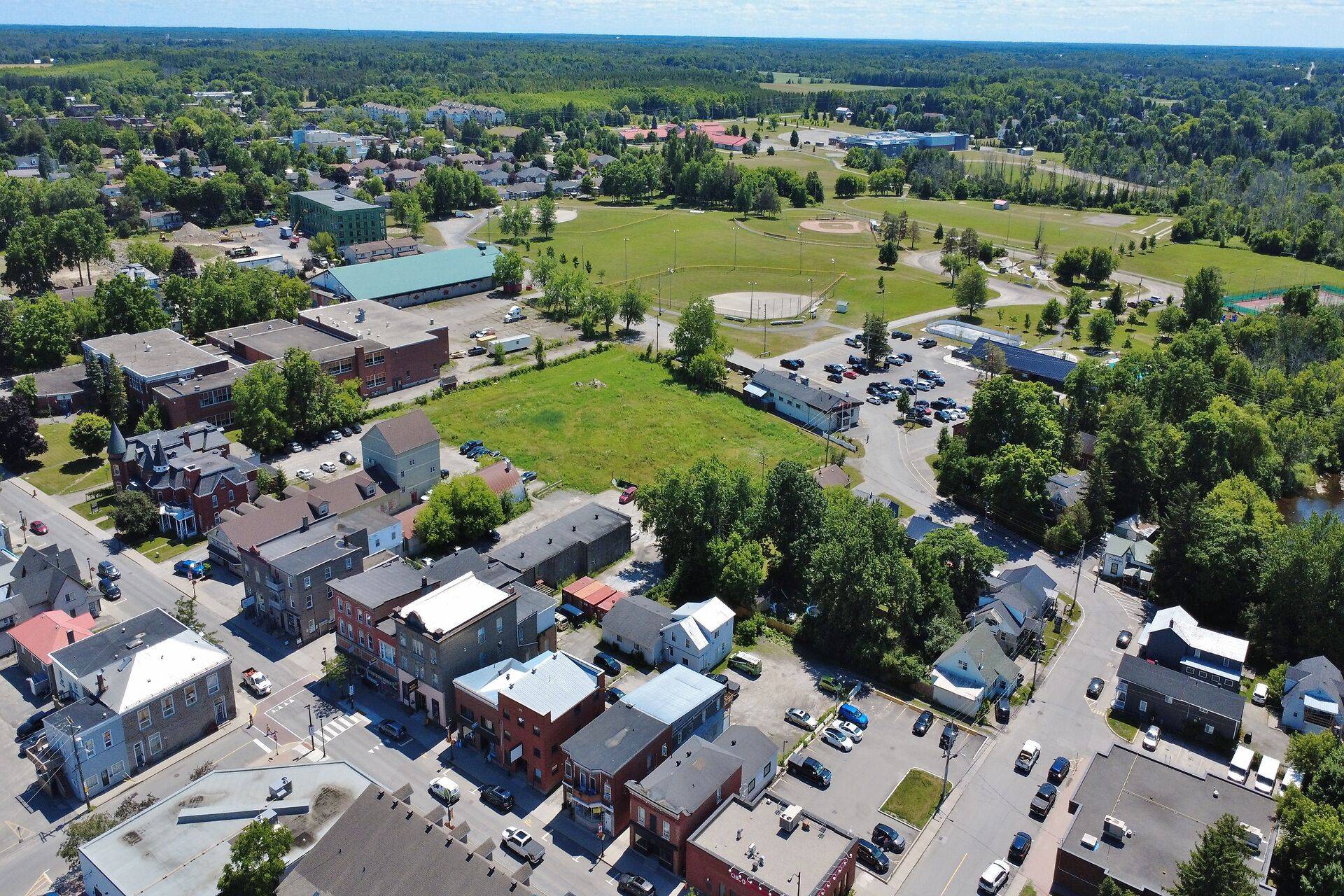 North Grenville, ON K0G 1J0,126-128 Prescott ST