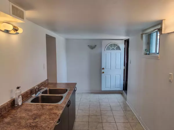 Toronto W04, ON M6M 1Y1,116 Lonborough AVE #Lower