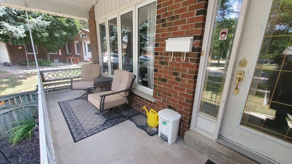 Mississauga, ON L5J 4H3,2406 Poplar CRES