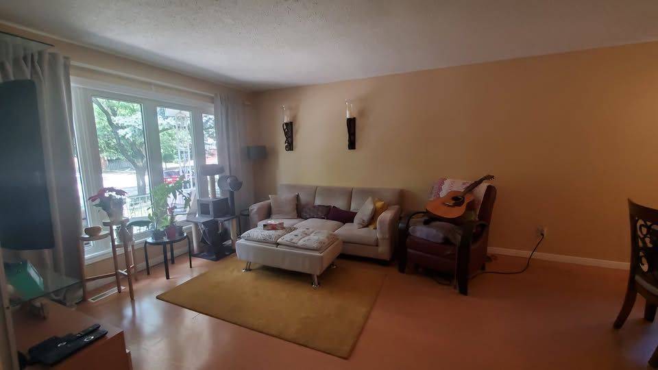 Mississauga, ON L5J 4H3,2406 Poplar CRES