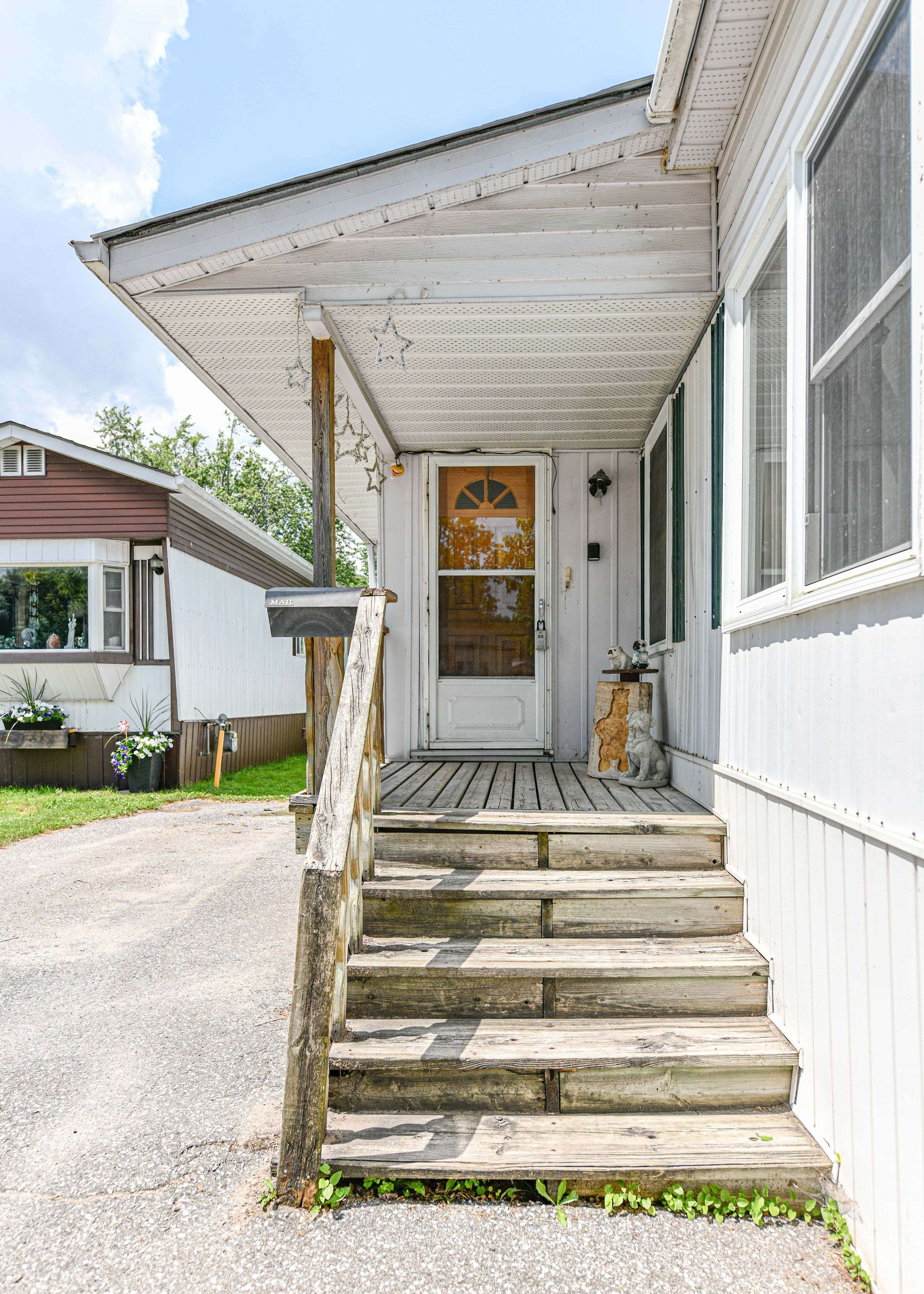 Orillia, ON L3V 6L8,580 West ST S #31
