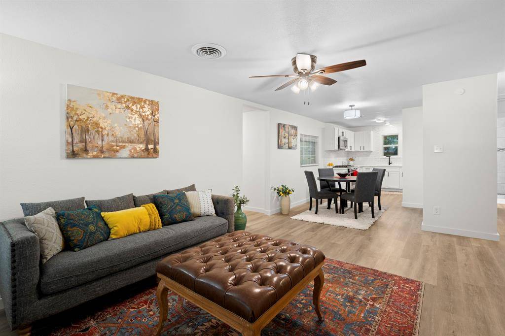 Arlington, TX 76011,811 N Cooper Street