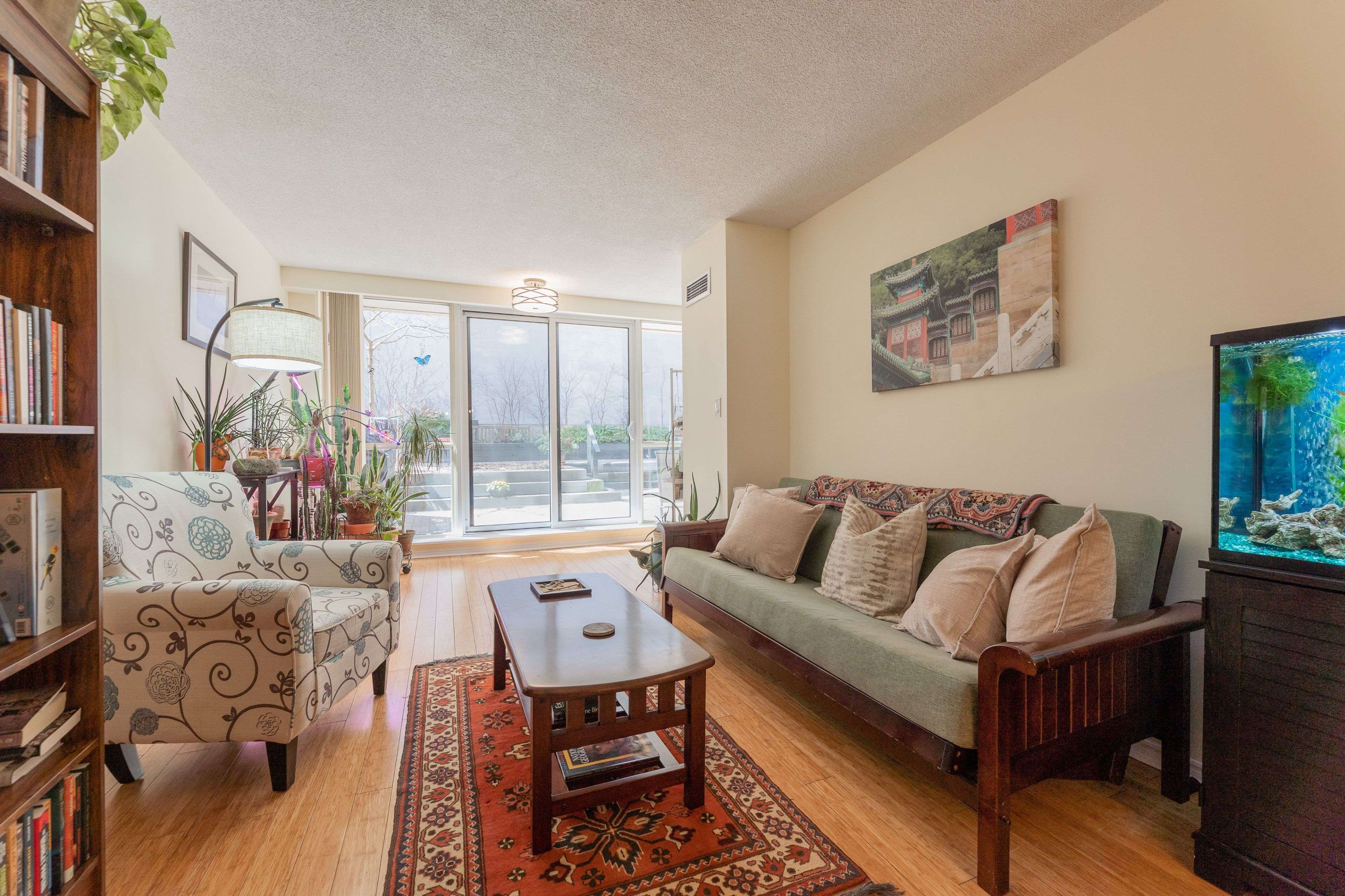 Toronto C02, ON M5R 3R2,225 Davenport RD #103